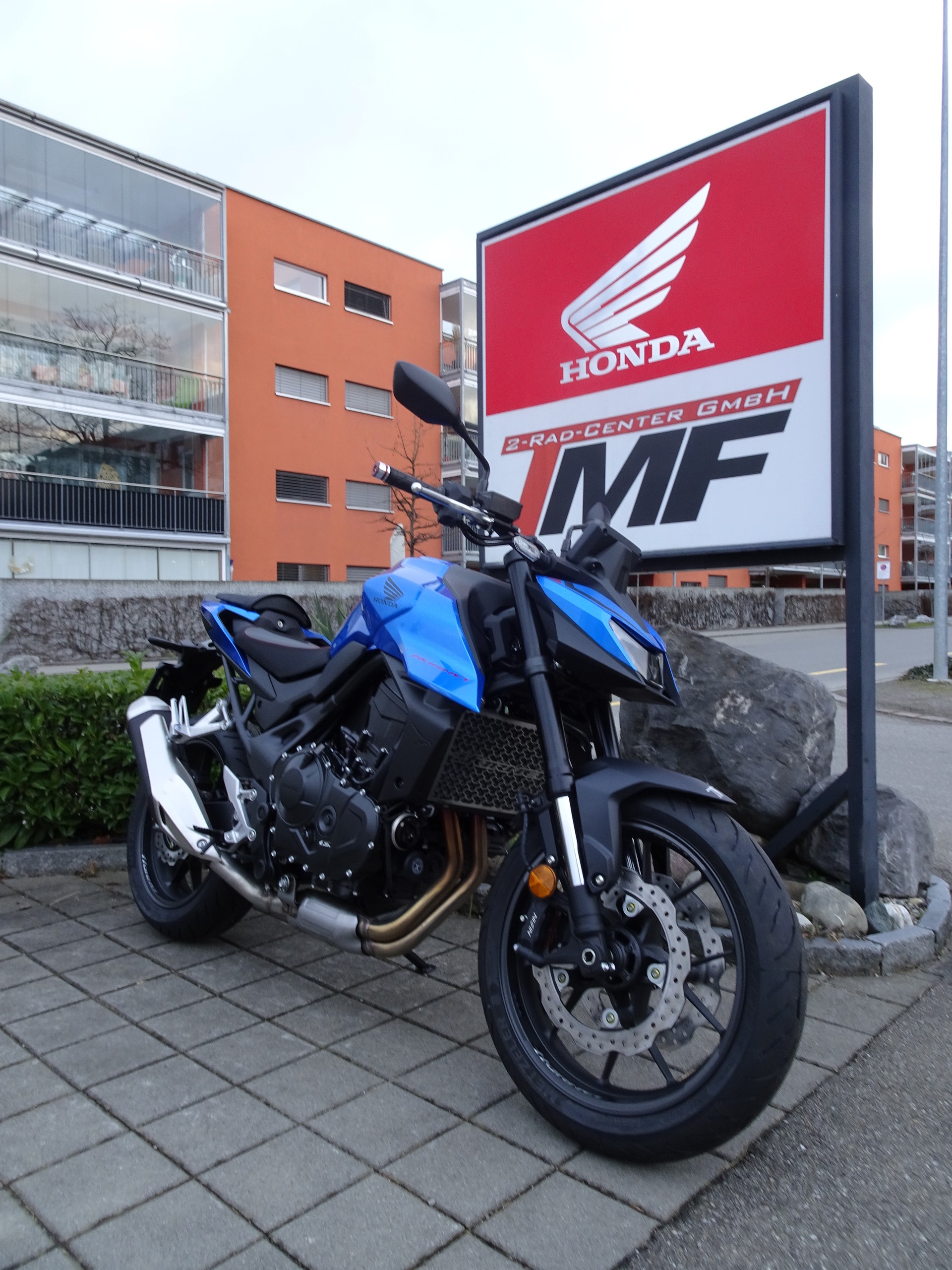 HONDA CB 750 Hornet-showroom-element-1