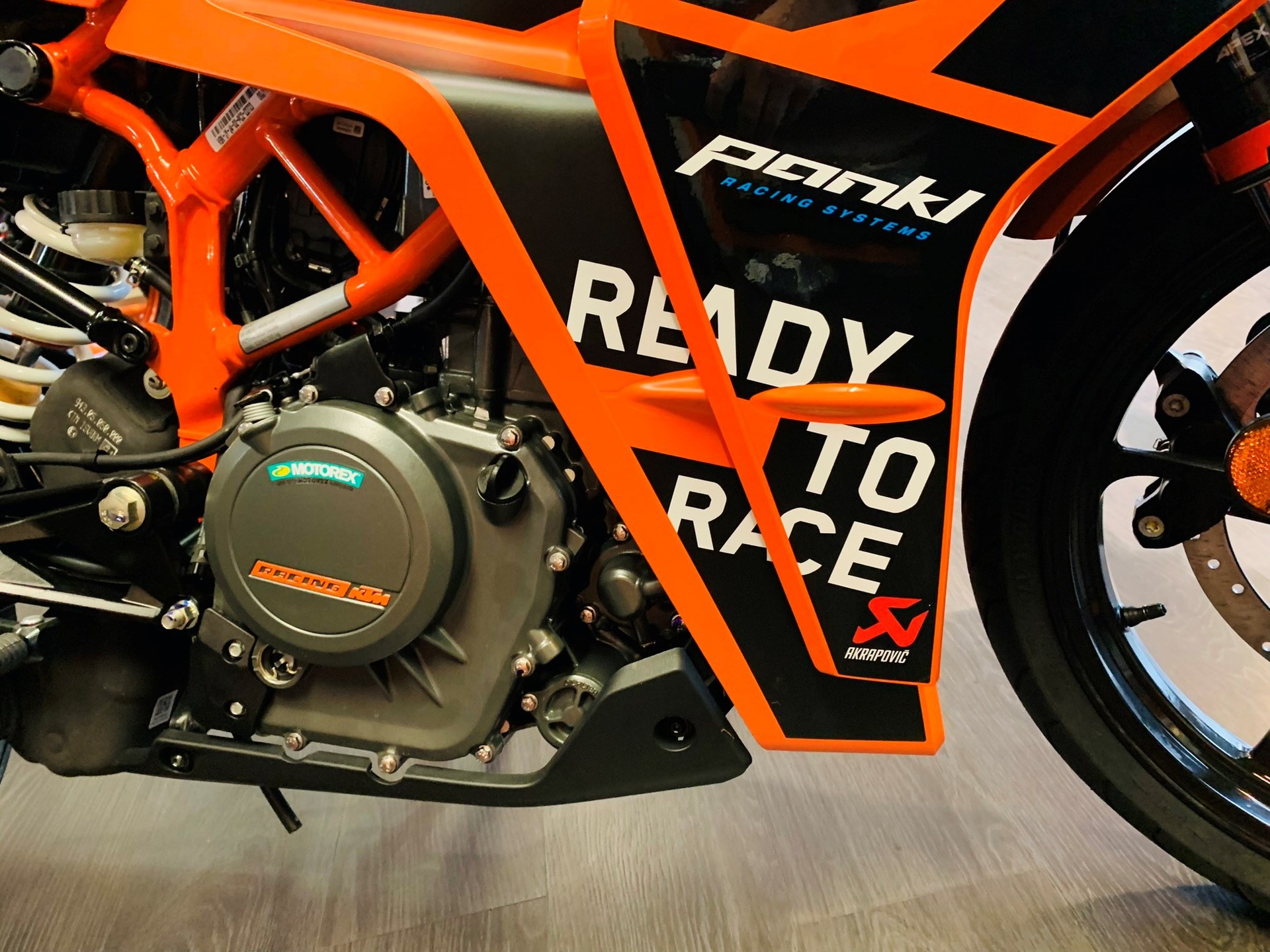 KTM RC 390 ABS-showroom-element-1