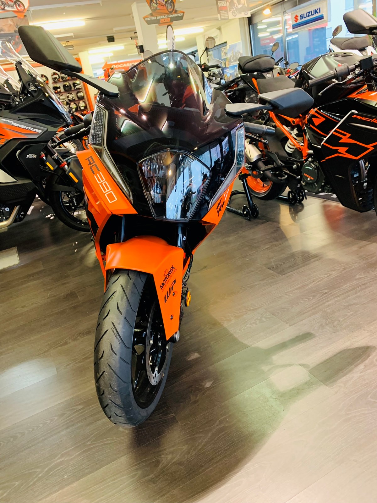 KTM RC 390 ABS-showroom-element-2