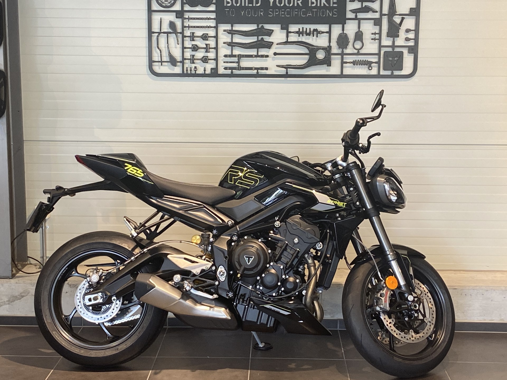 TRIUMPH Street Triple 765 RS "LEASING 1.9% ODER KUNDENVORTEIL VON CHF 765.-"-showroom-element-3