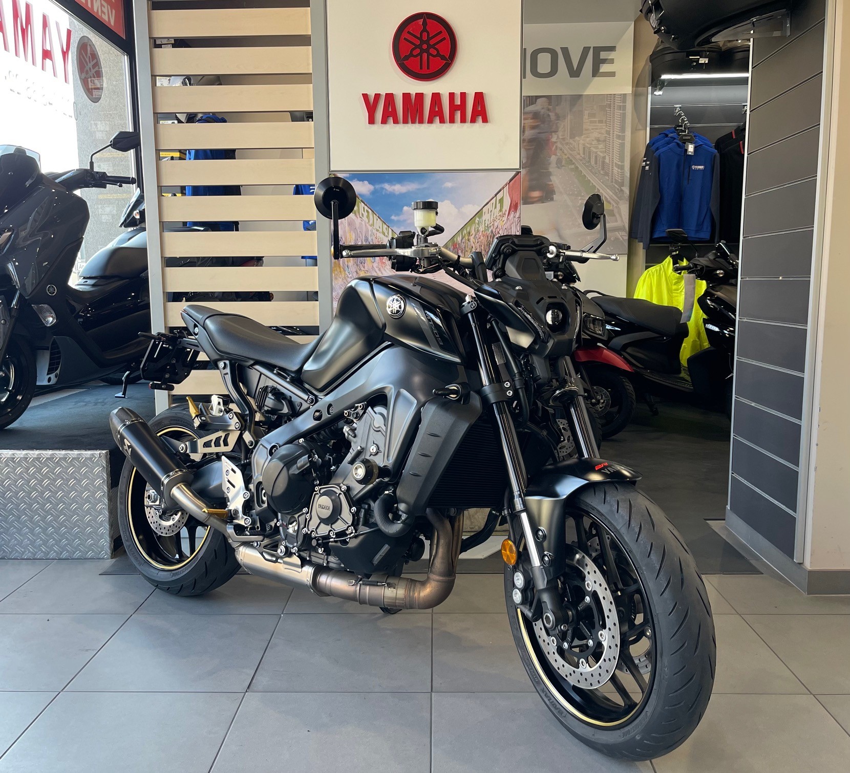 YAMAHA MT-09
