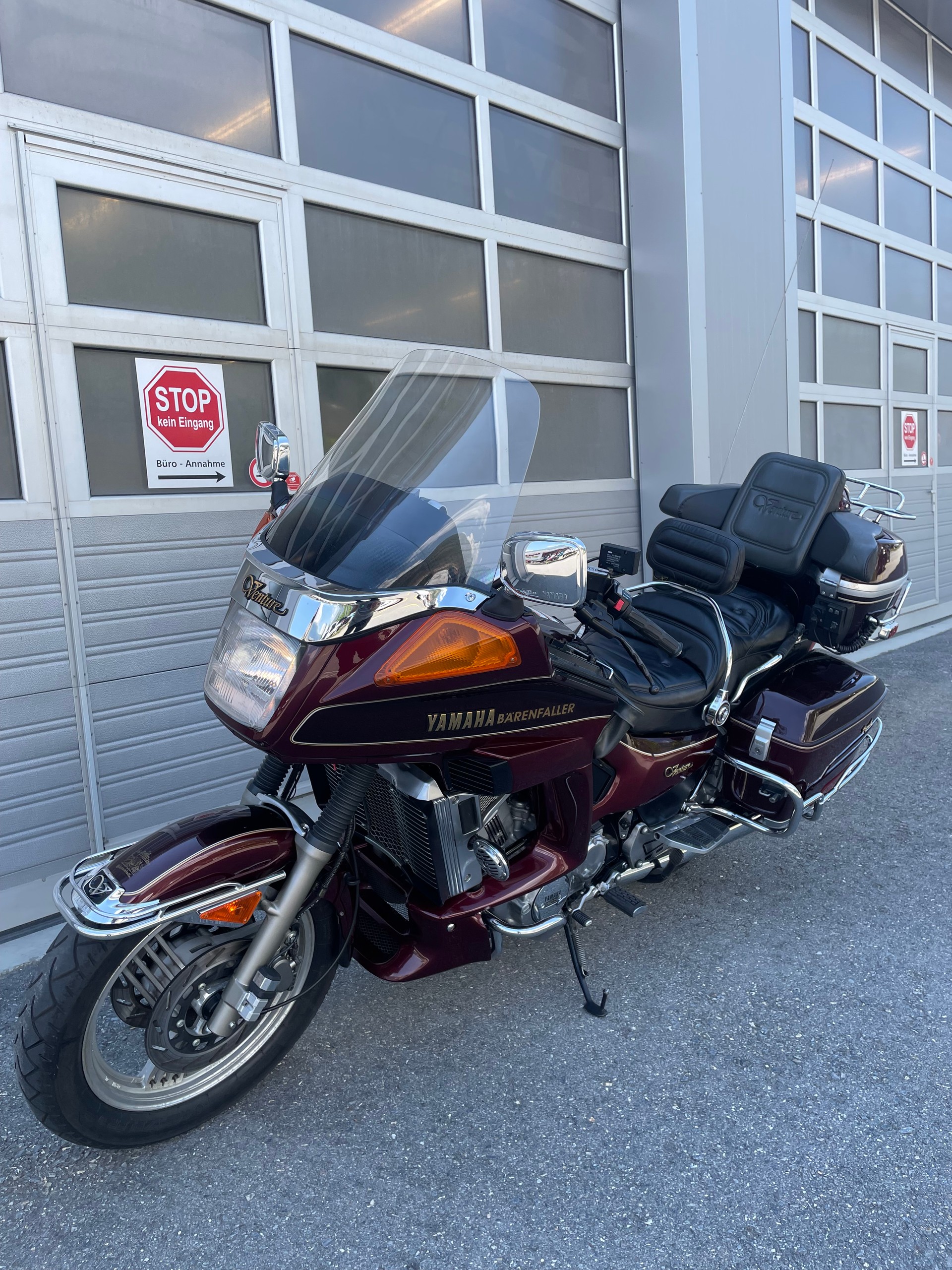 YAMAHA XVZ 1300 Venture-showroom-element-3