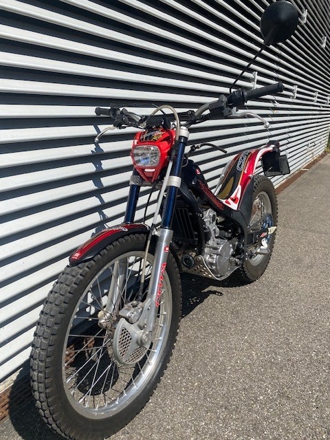 MONTESA Honda Montesa Cota 4RT 260 mit Strassenzulassung. 2 Liter Tank-/Sitzkombination