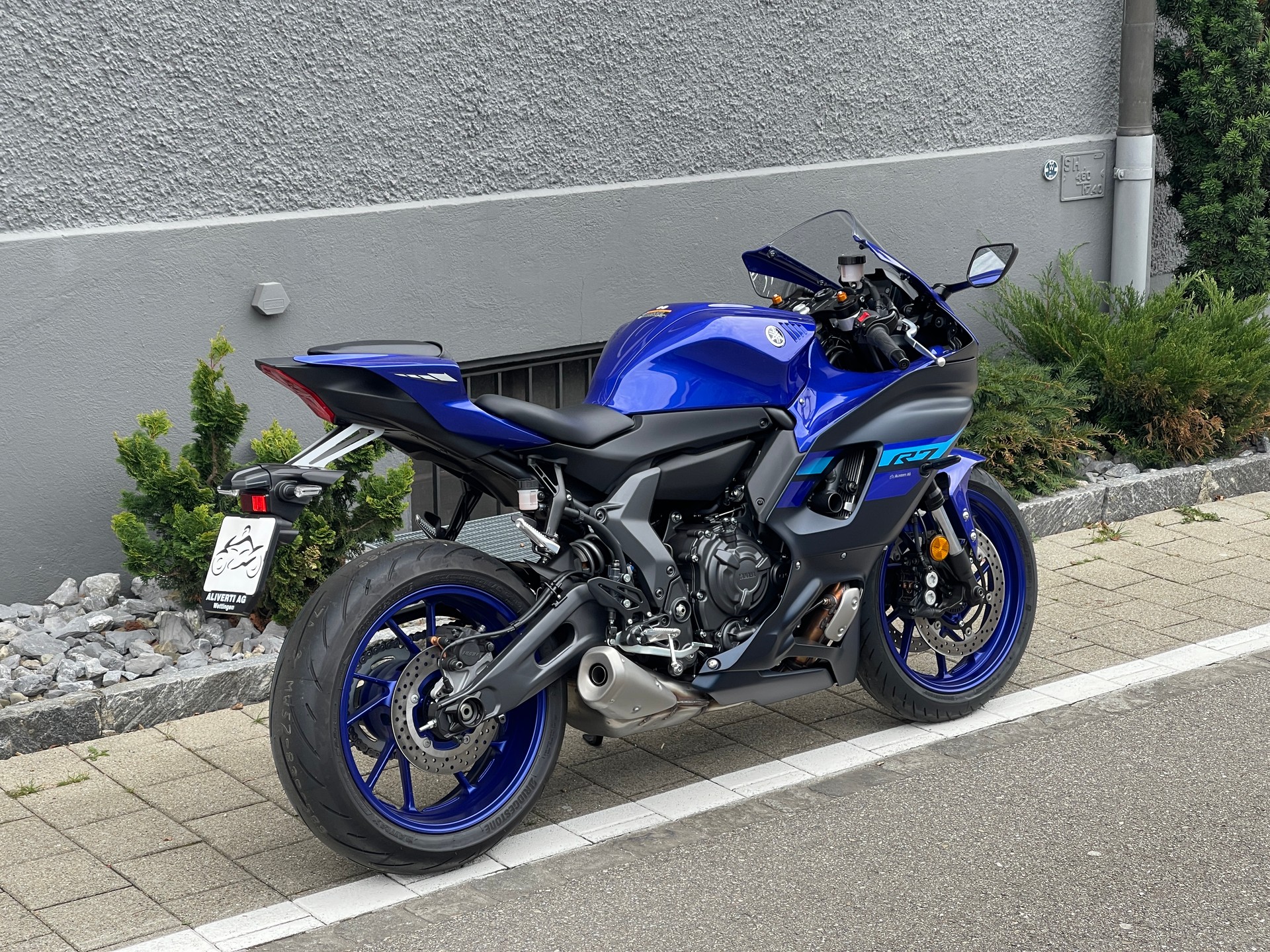 YAMAHA R7-image-11