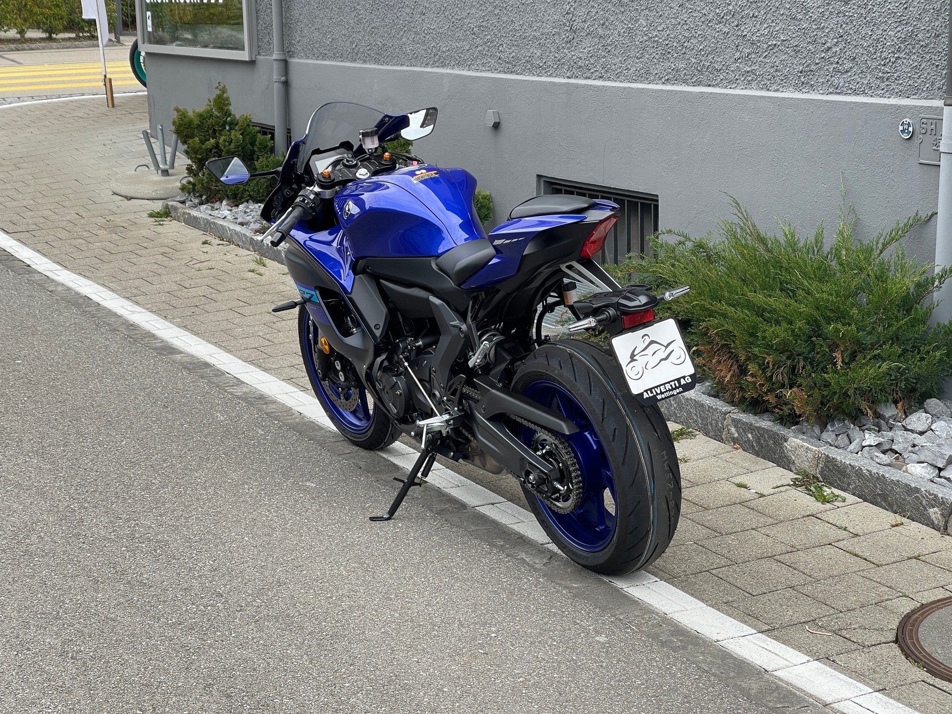 YAMAHA R7-image-7