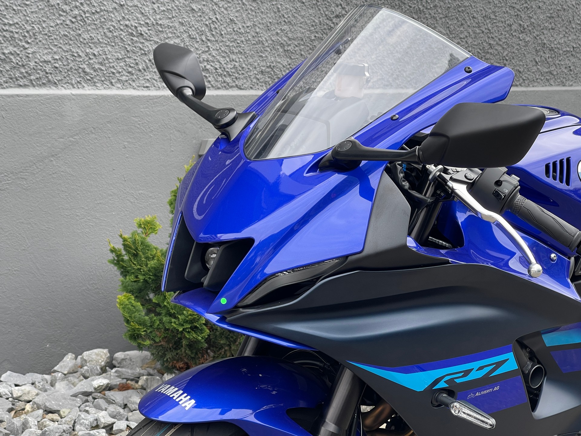 YAMAHA R7-showroom-element-3