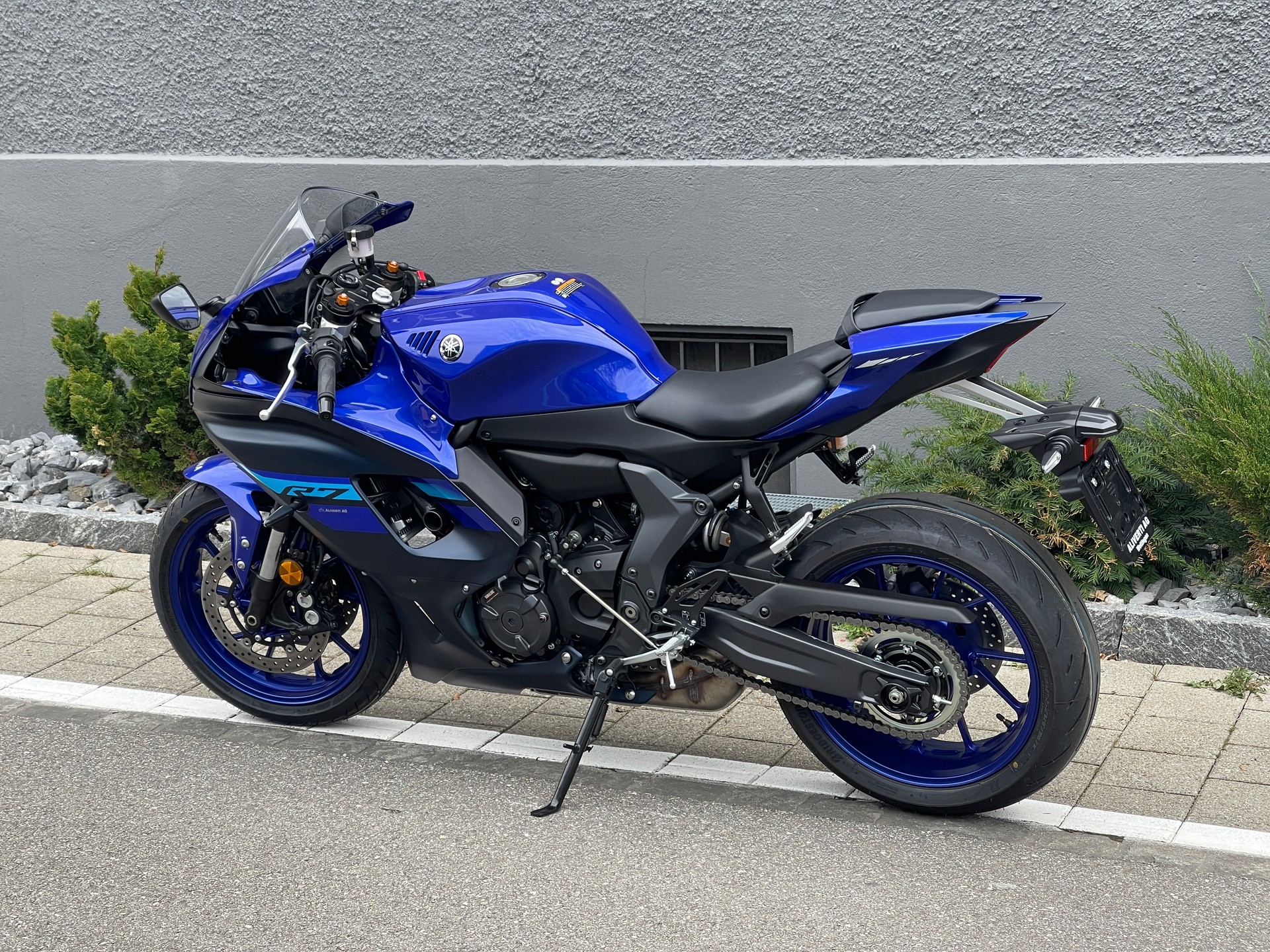 YAMAHA R7-image-6