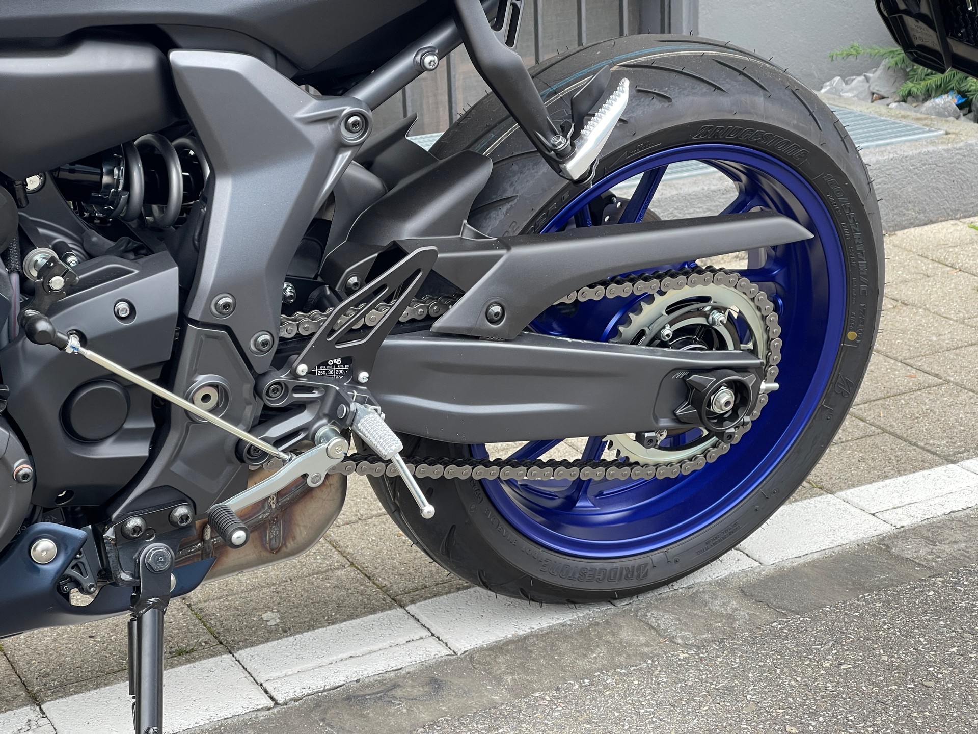 YAMAHA R7-image-4