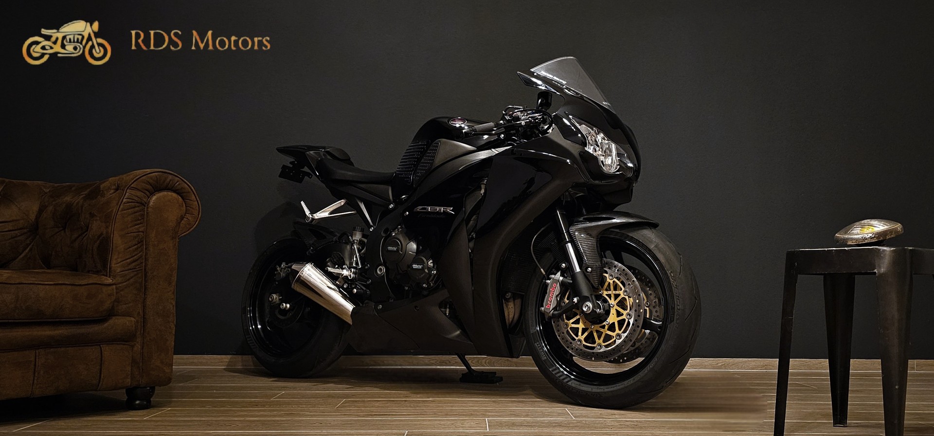 HONDA CBR 1000 RR Fireblade-showroom-element-1