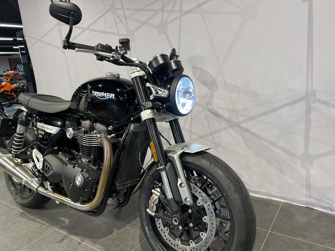 TRIUMPH Speed Twin 1200-image-2