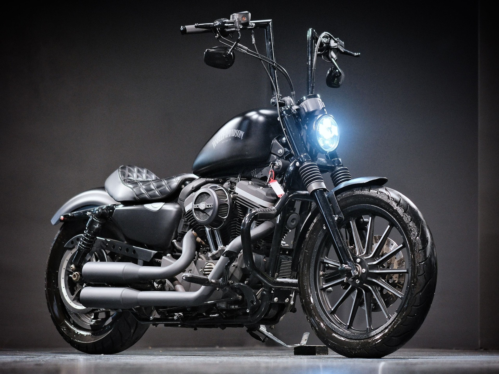 HARLEY-DAVIDSON XL 883 N Sportster Iron