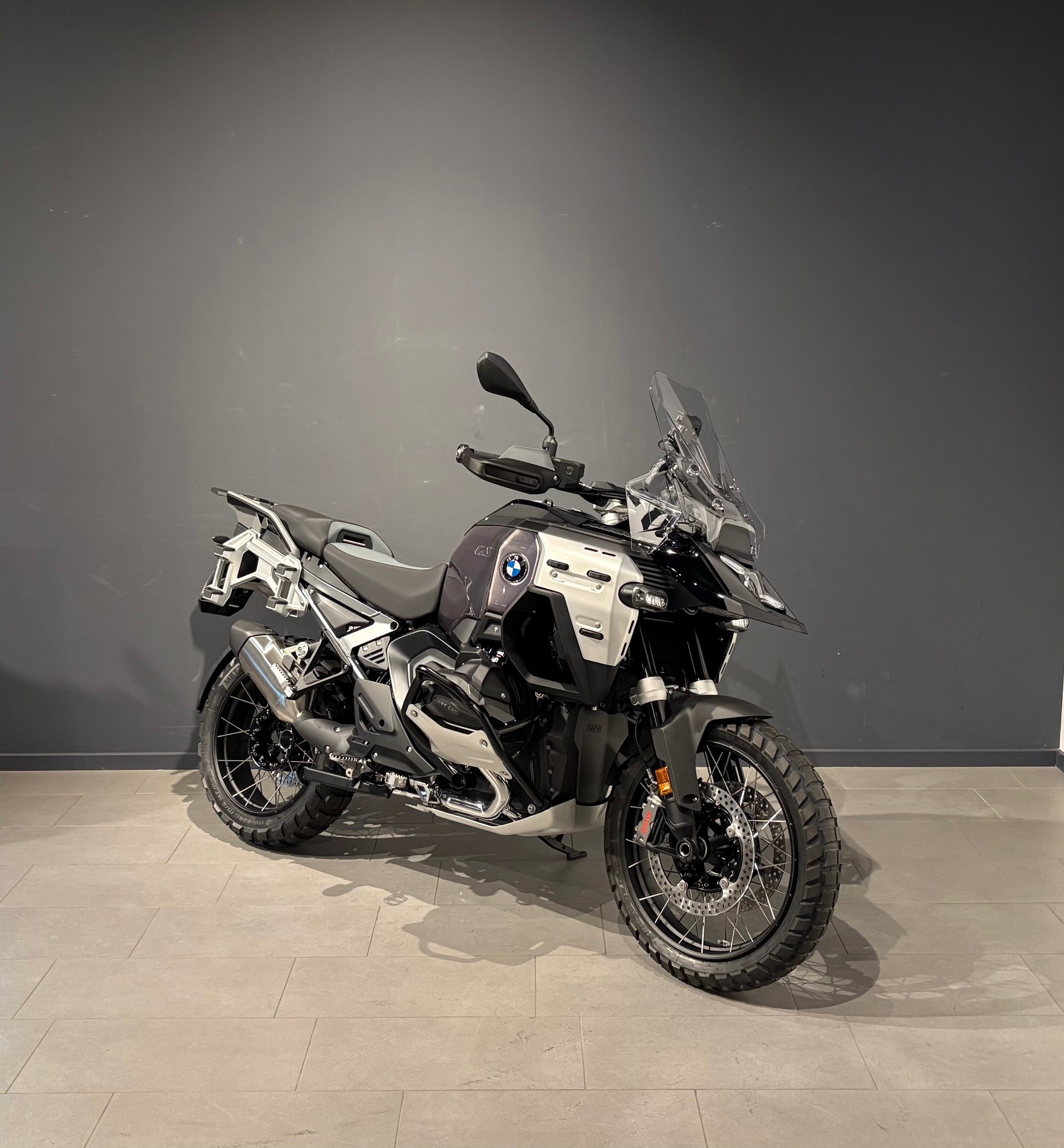 BMW R 1300 GS Adventure-showroom-element-1