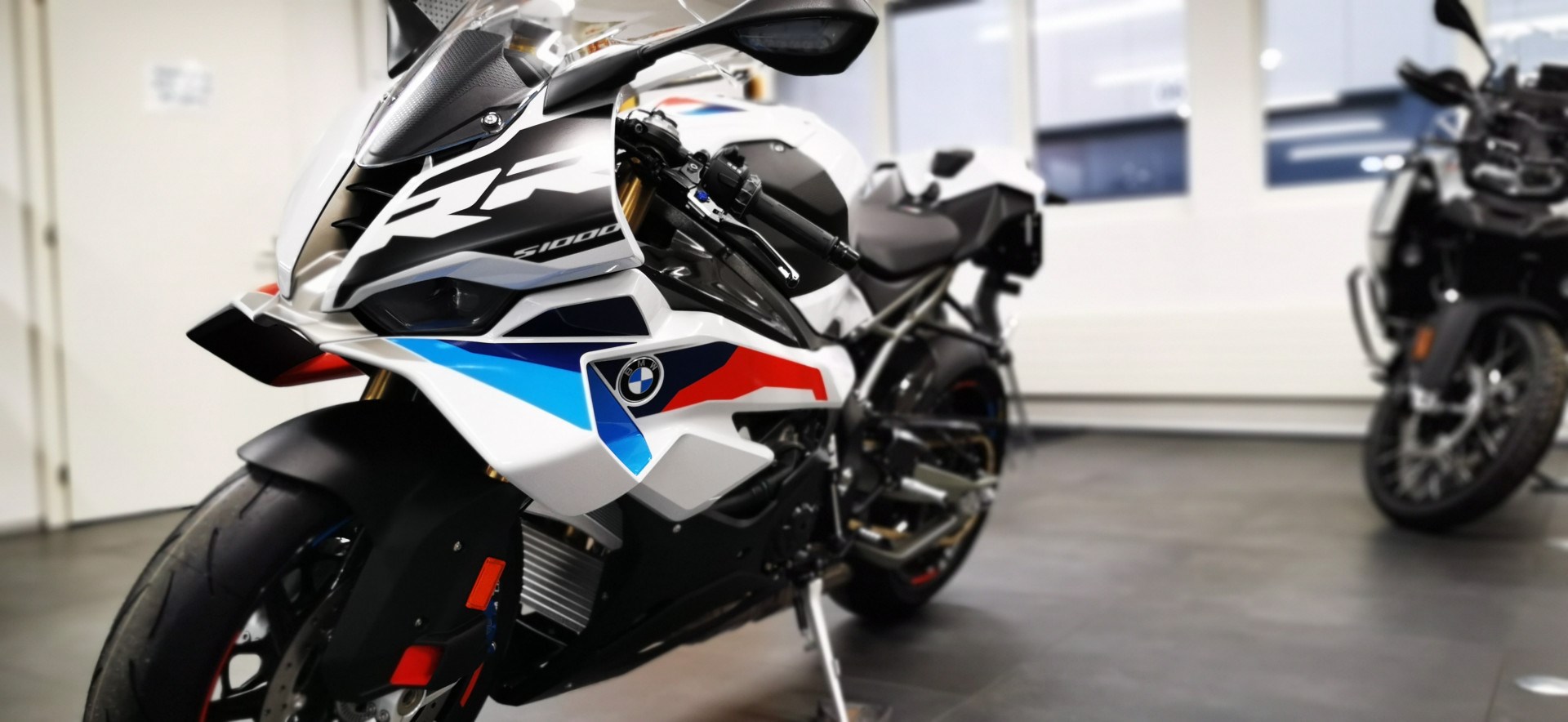 BMW S 1000 RR M Neufahrzeug - sofort Verfügbar-showroom-element-1