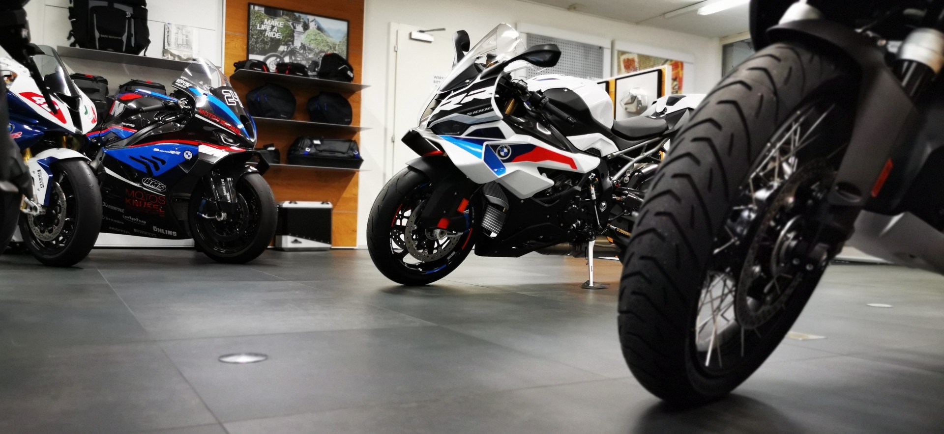 BMW S 1000 RR M Neufahrzeug - sofort Verfügbar-showroom-element-2