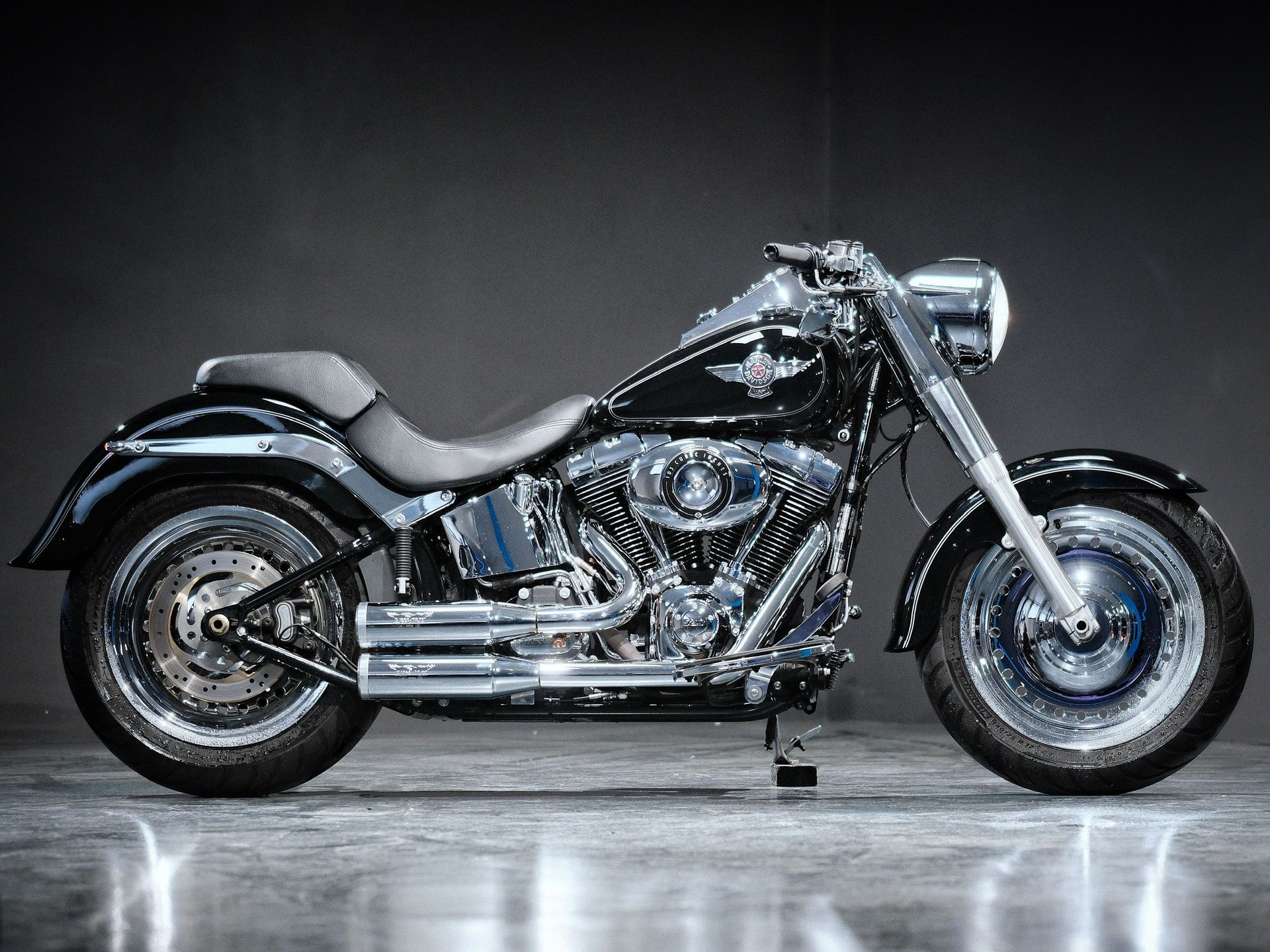 HARLEY-DAVIDSON FLSTF Fat Boy ABS-showroom-element-1