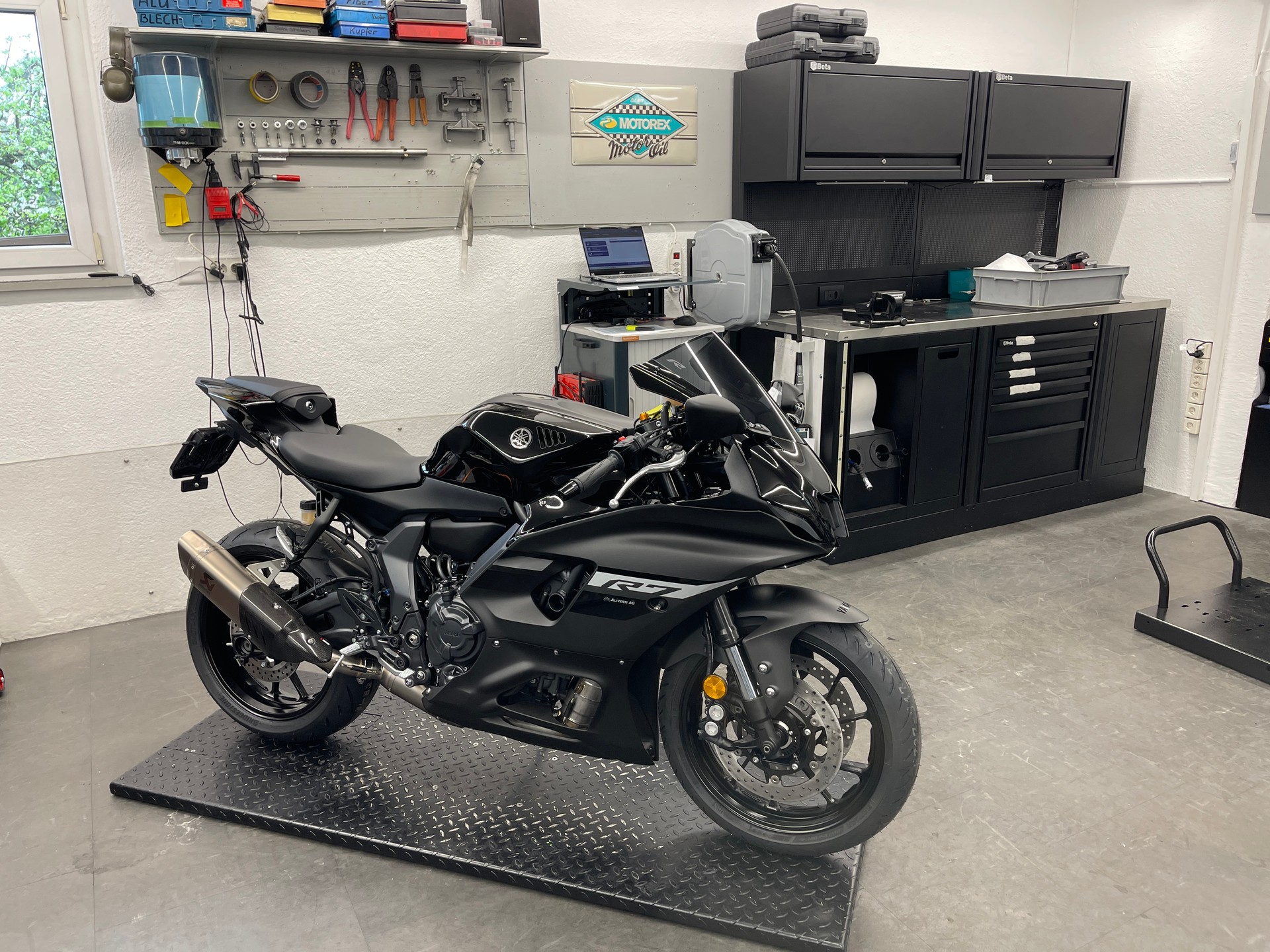 YAMAHA YZF-R7 (35kW)-showroom-element-1