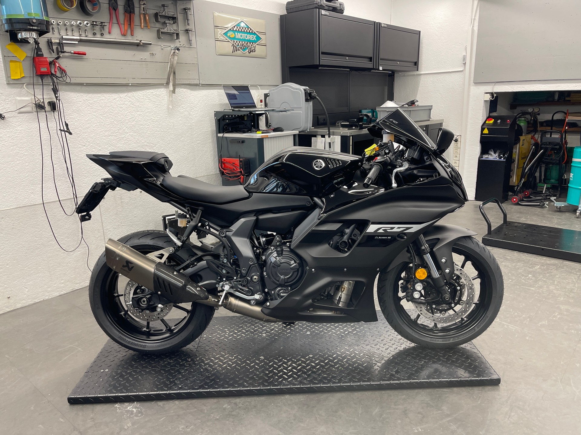 YAMAHA YZF-R7 (35kW)-showroom-element-2