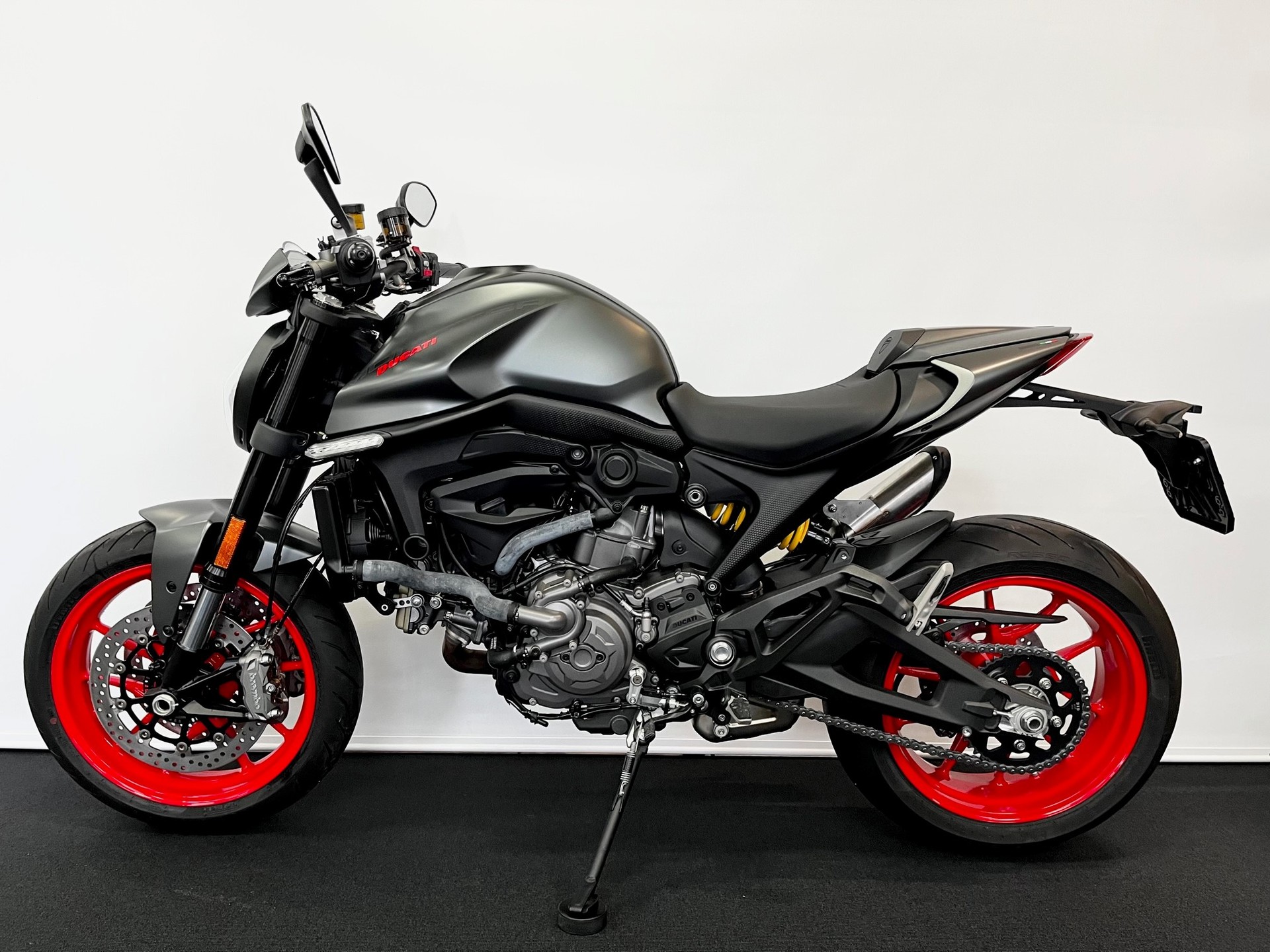 DUCATI Monster + 937-showroom-element-1