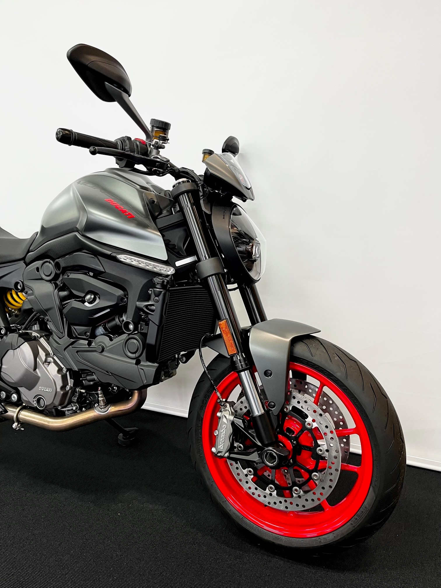 DUCATI Monster + 937-showroom-element-2