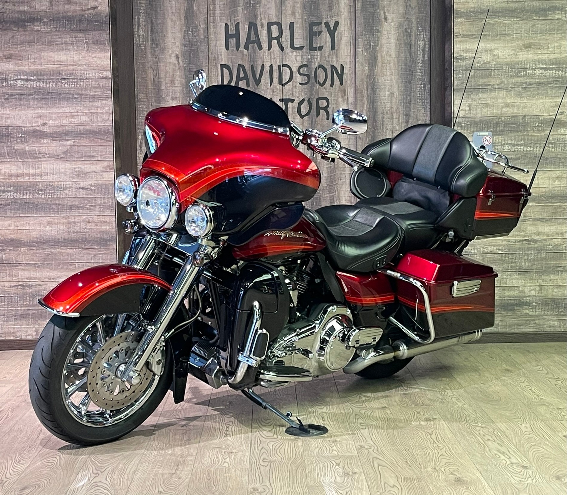 HARLEY-DAVIDSON FLHTCUSE4 Electra Glide Ultra Classic CVO ABS-showroom-element-2