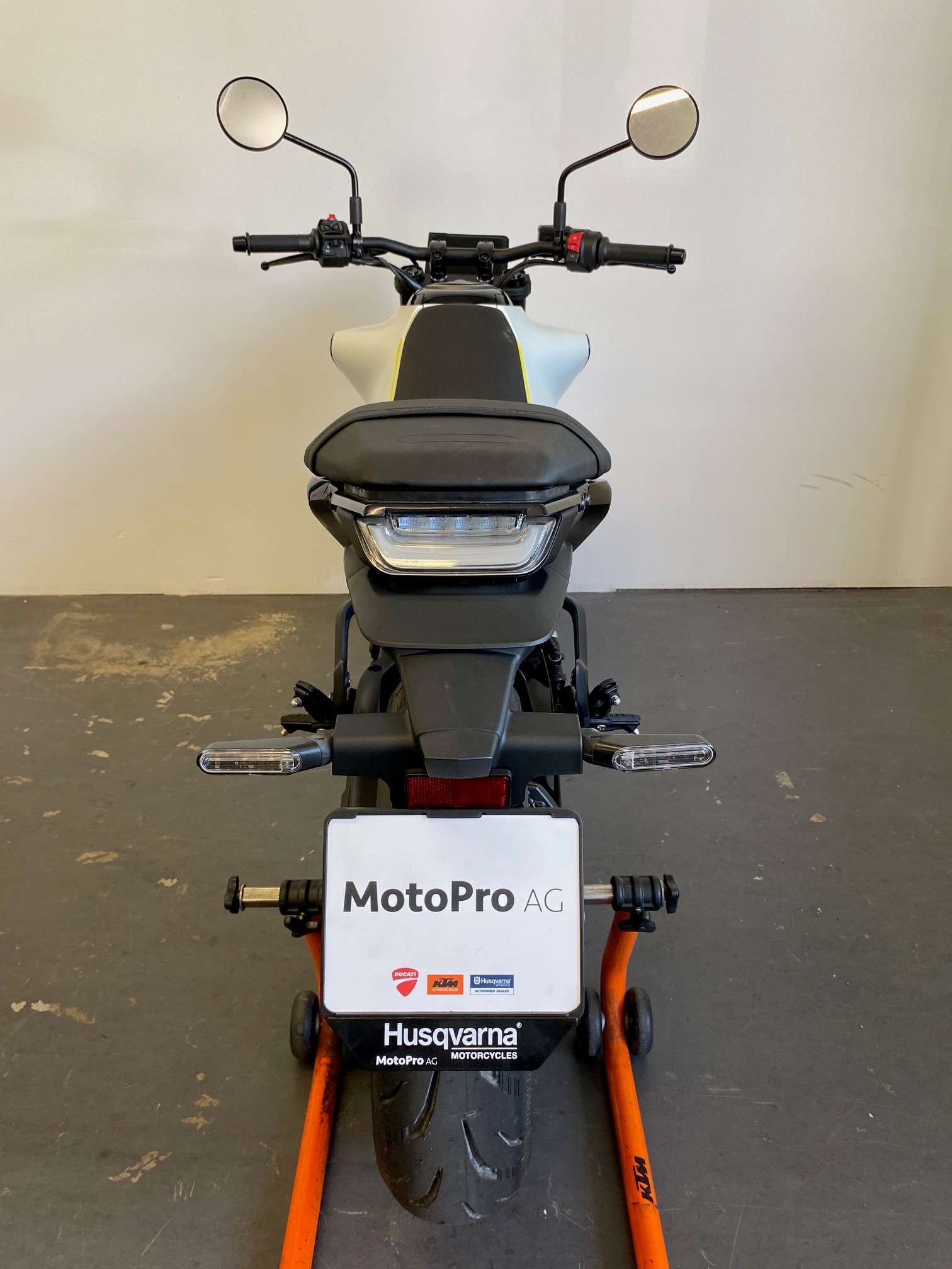 HUSQVARNA VITPILEN 125-showroom-element-3