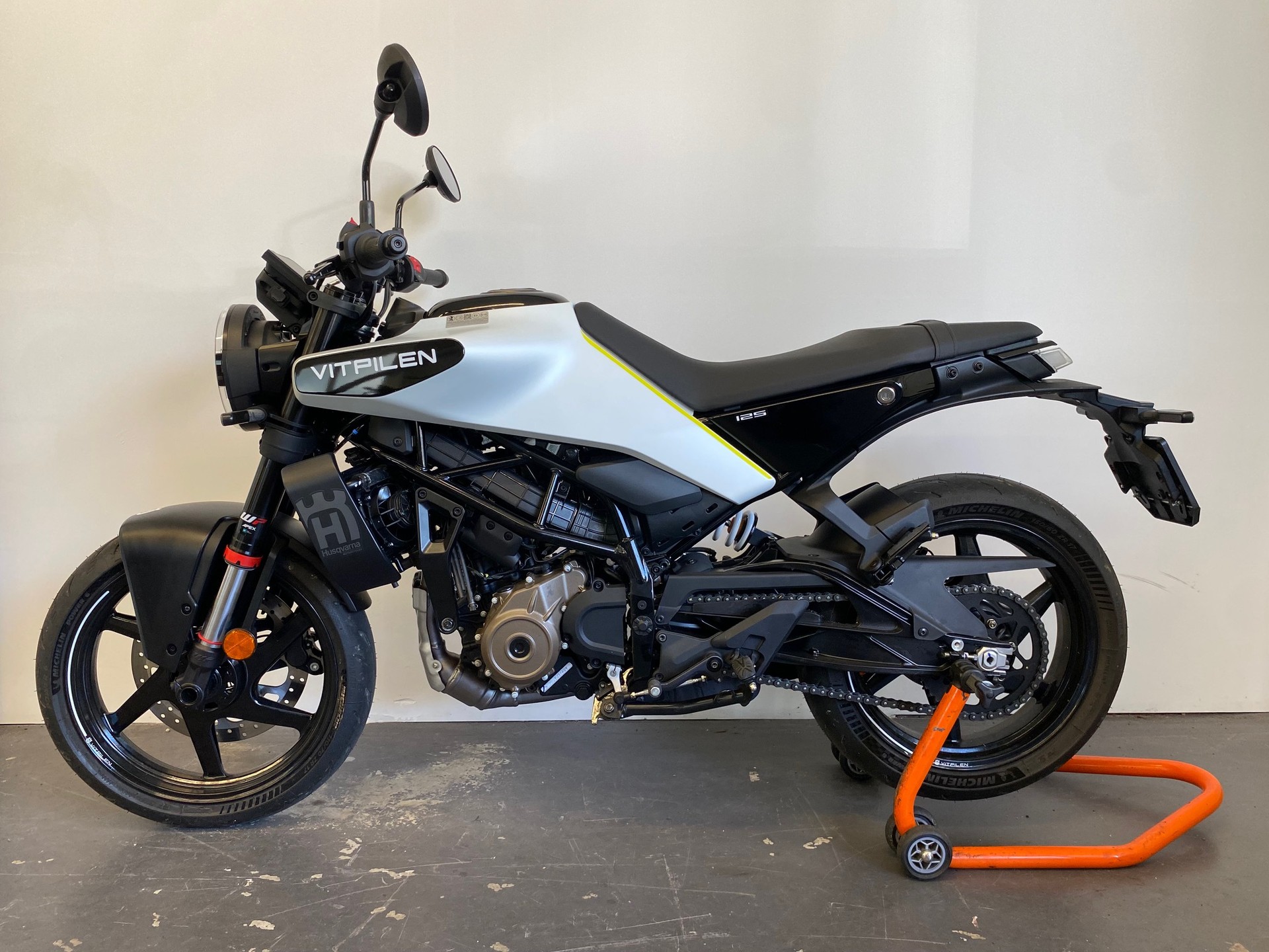 HUSQVARNA VITPILEN 125-showroom-element-1