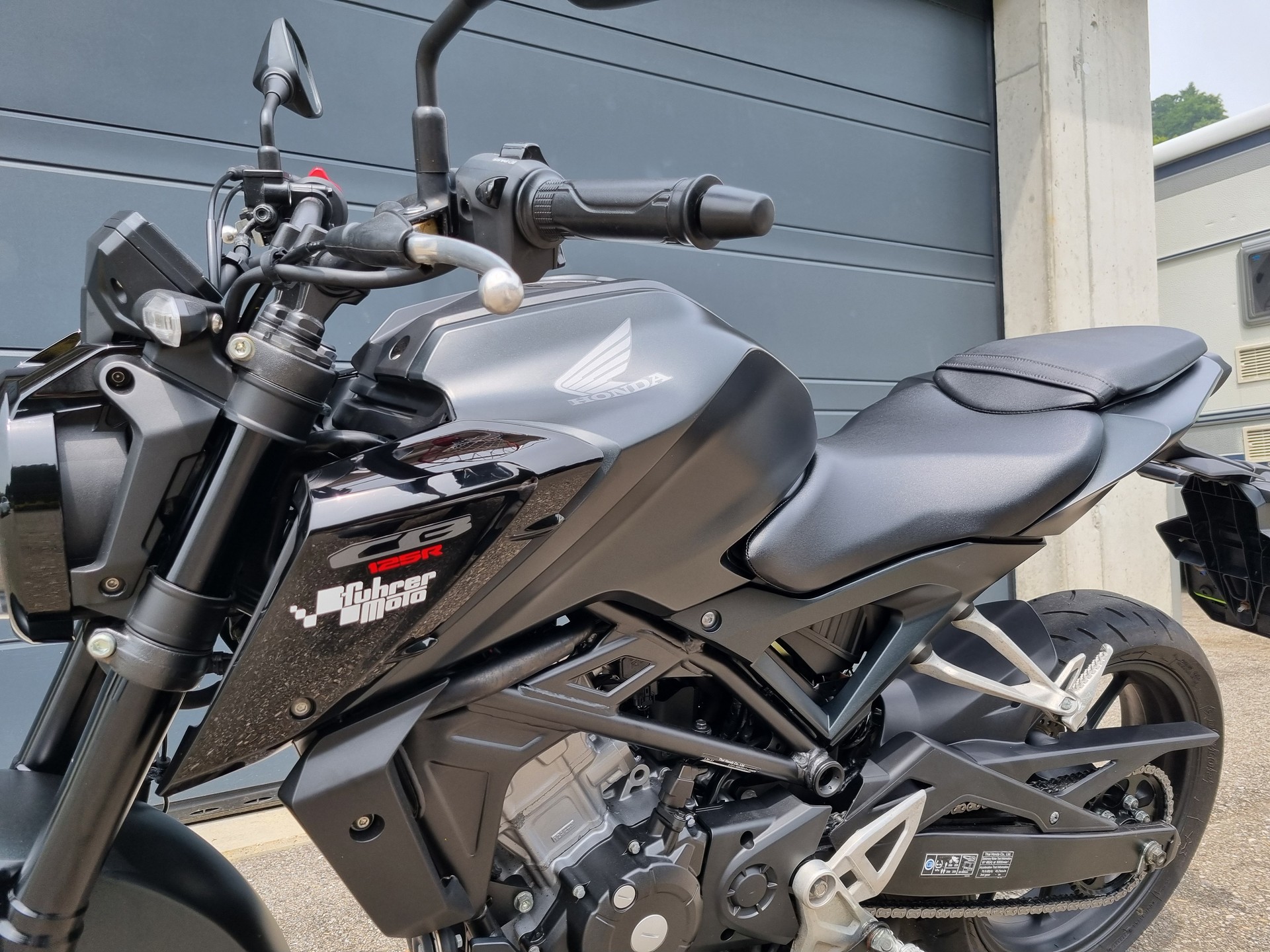HONDA CB 125 R-showroom-element-2