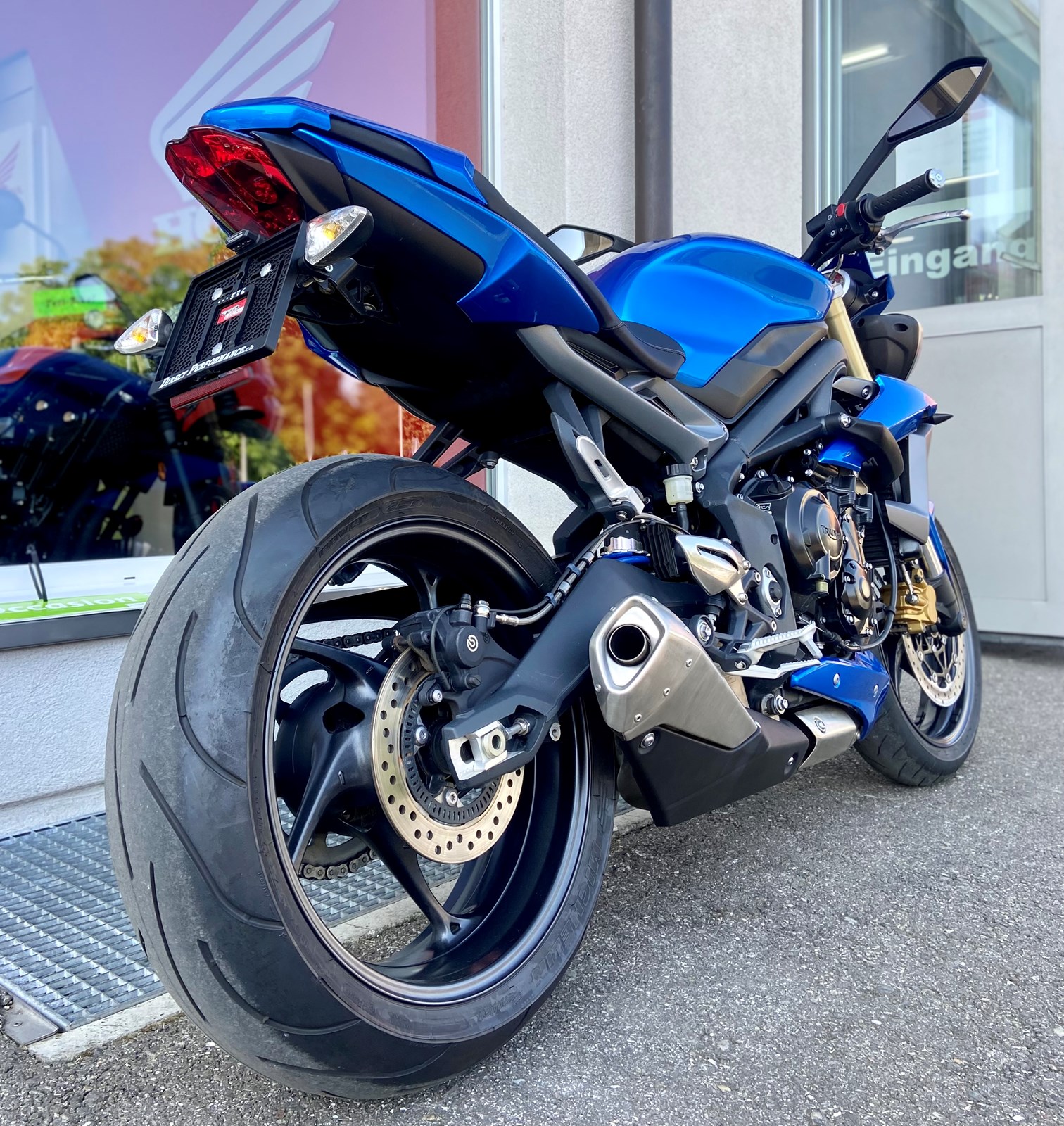 TRIUMPH Triumph Street Triple 675-showroom-element-2