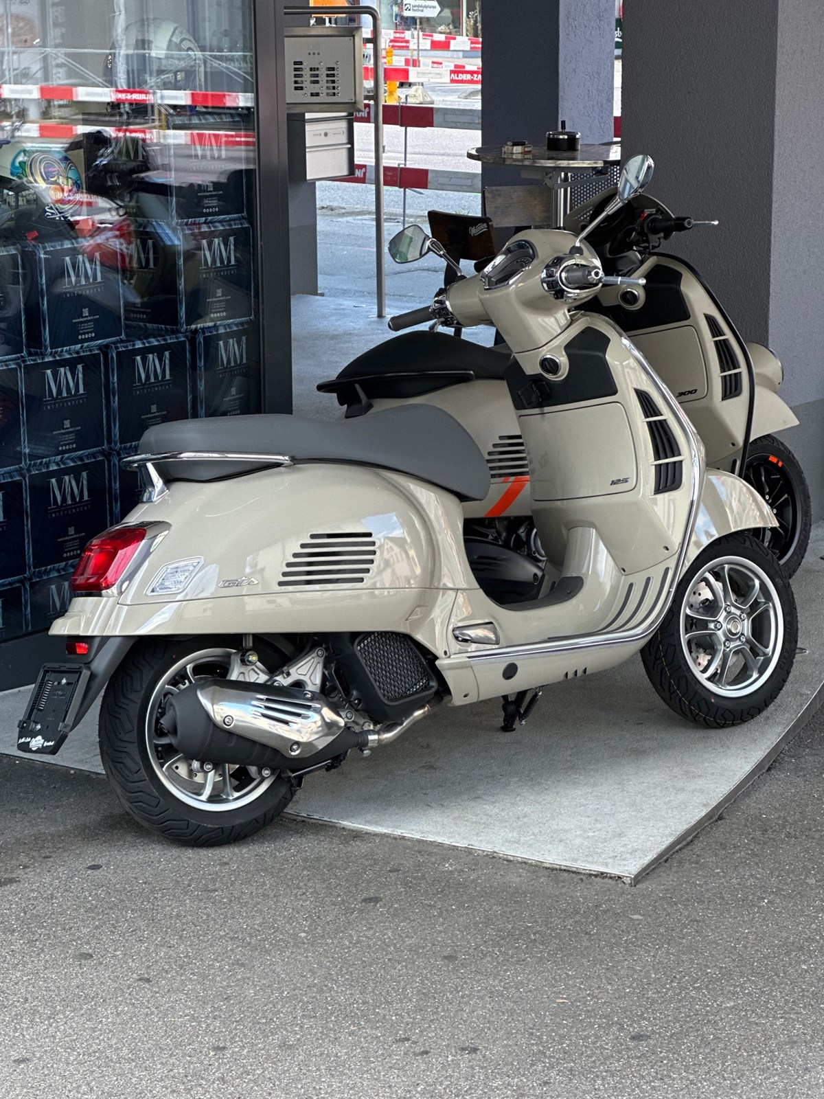 PIAGGIO Vespa GTS 125 ABS-showroom-element-2