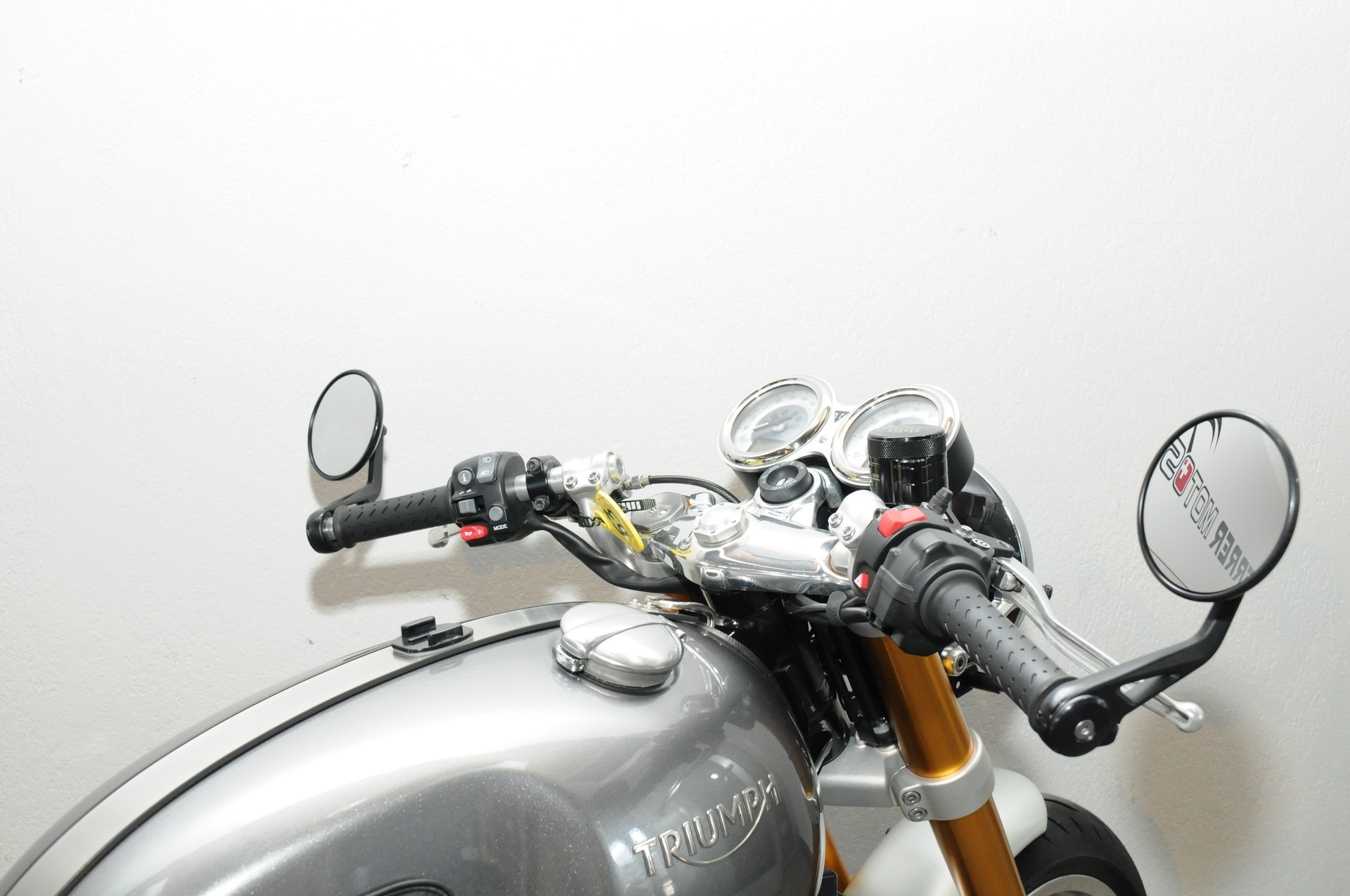 TRIUMPH Thruxton R 1200 i ABS-showroom-element-3