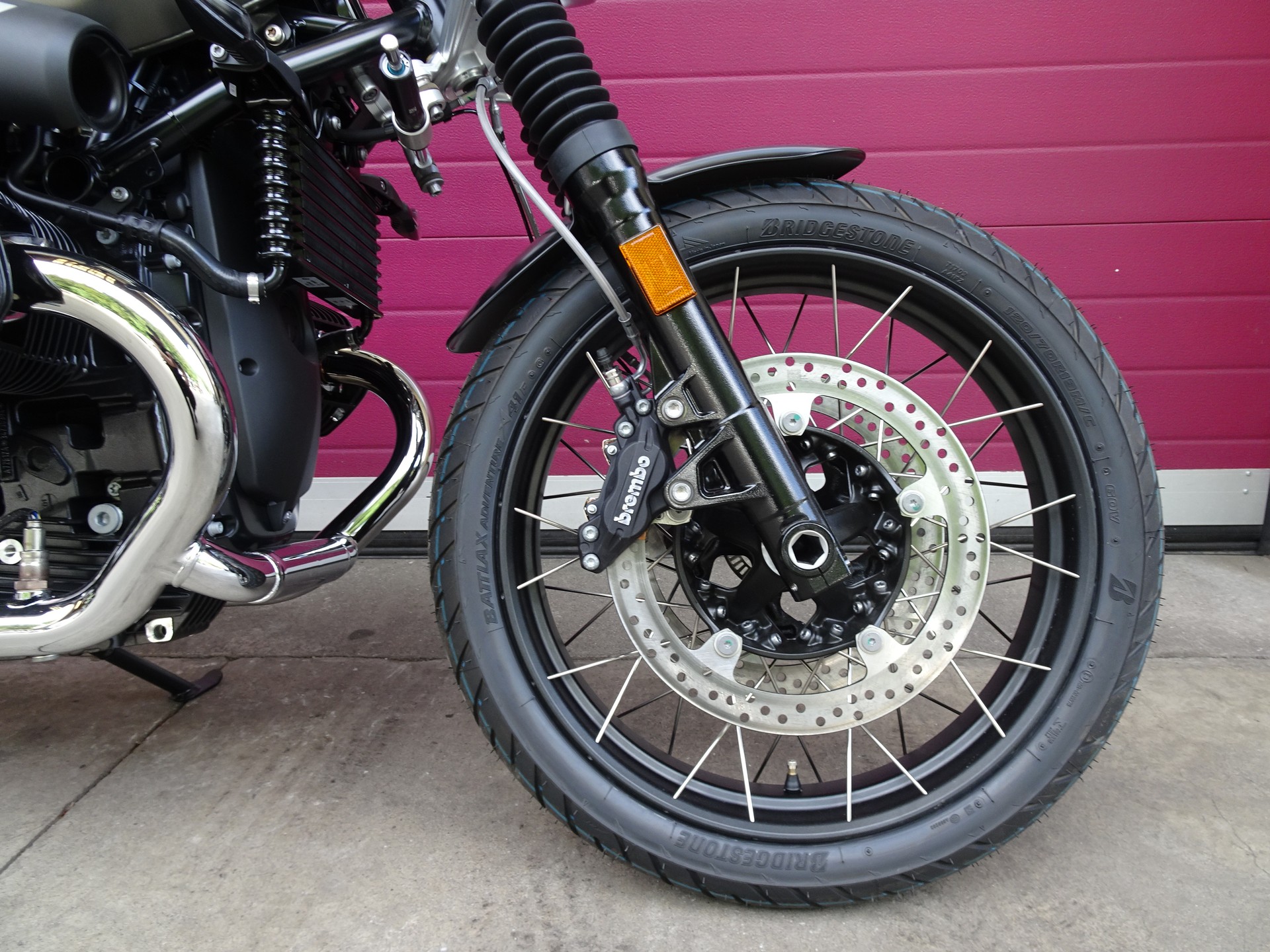 BMW R nineT Scrambler-showroom-element-1