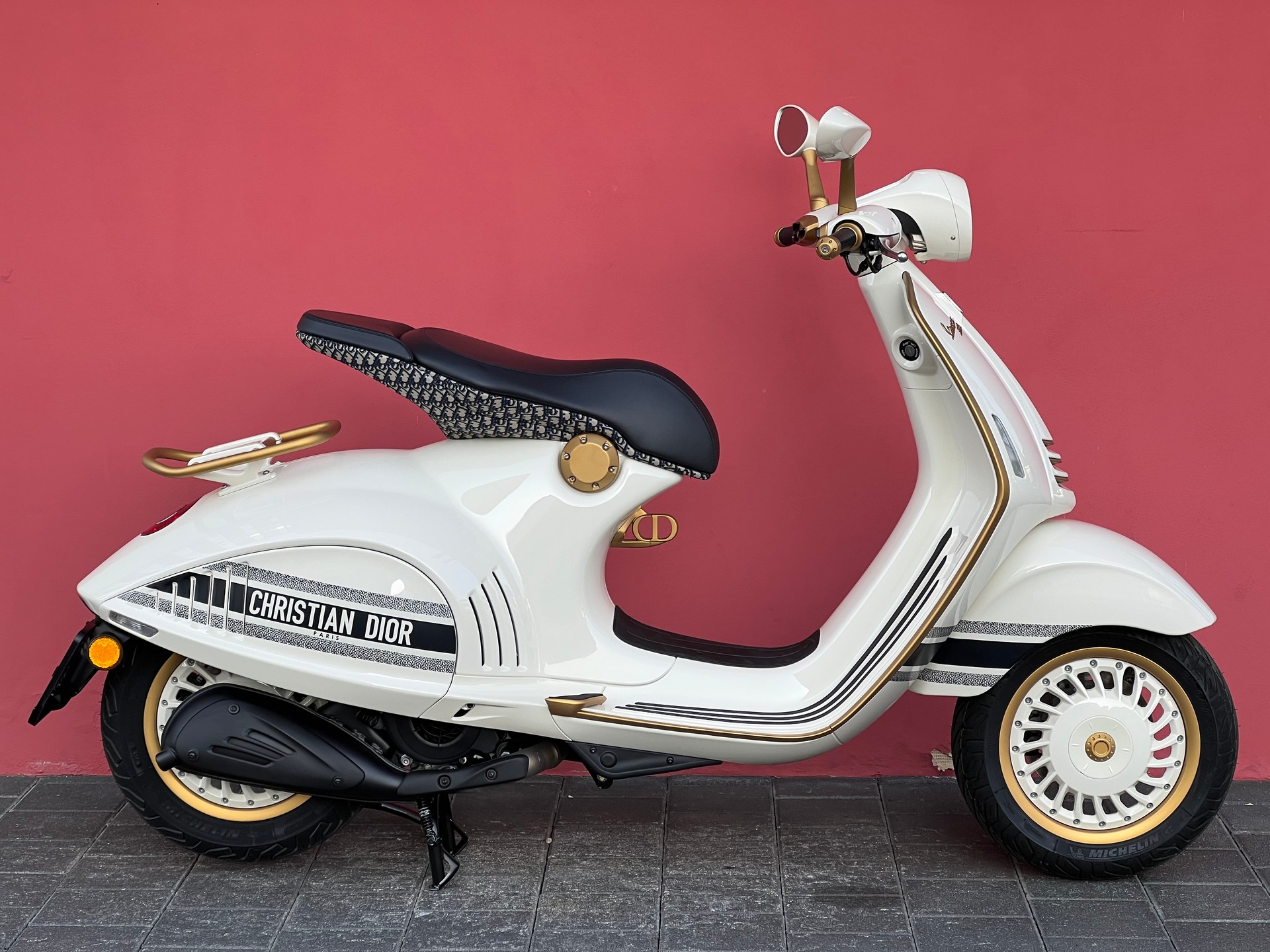 PIAGGIO Vespa 946 CHRISTIAN DIOR