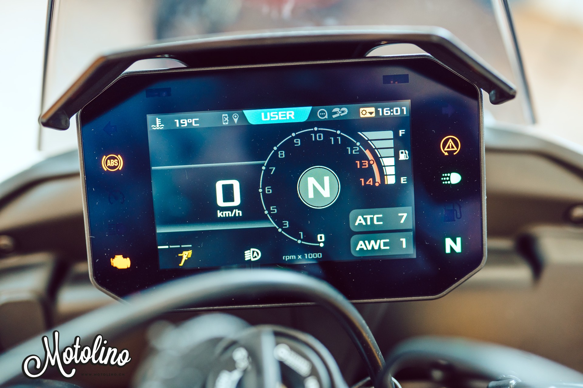 APRILIA Tuono V4 1100 Factory E5+ 2025-image-15
