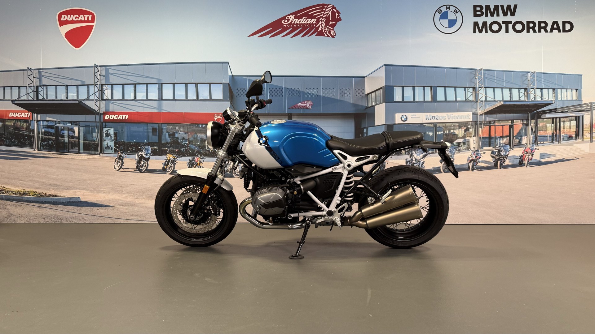 BMW R nineT Pure-showroom-element-3