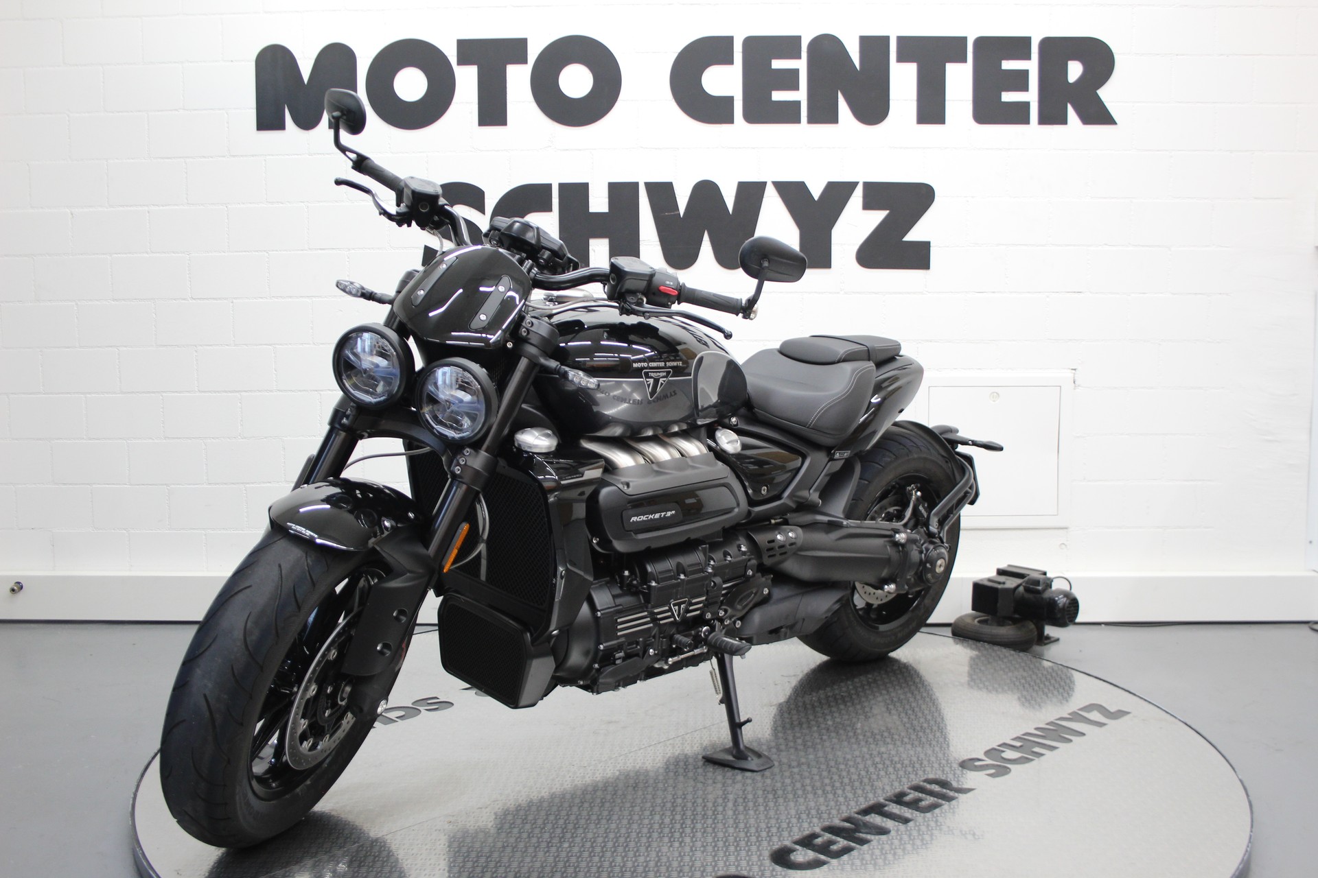 TRIUMPH Rocket 3 R Storm-showroom-element-3