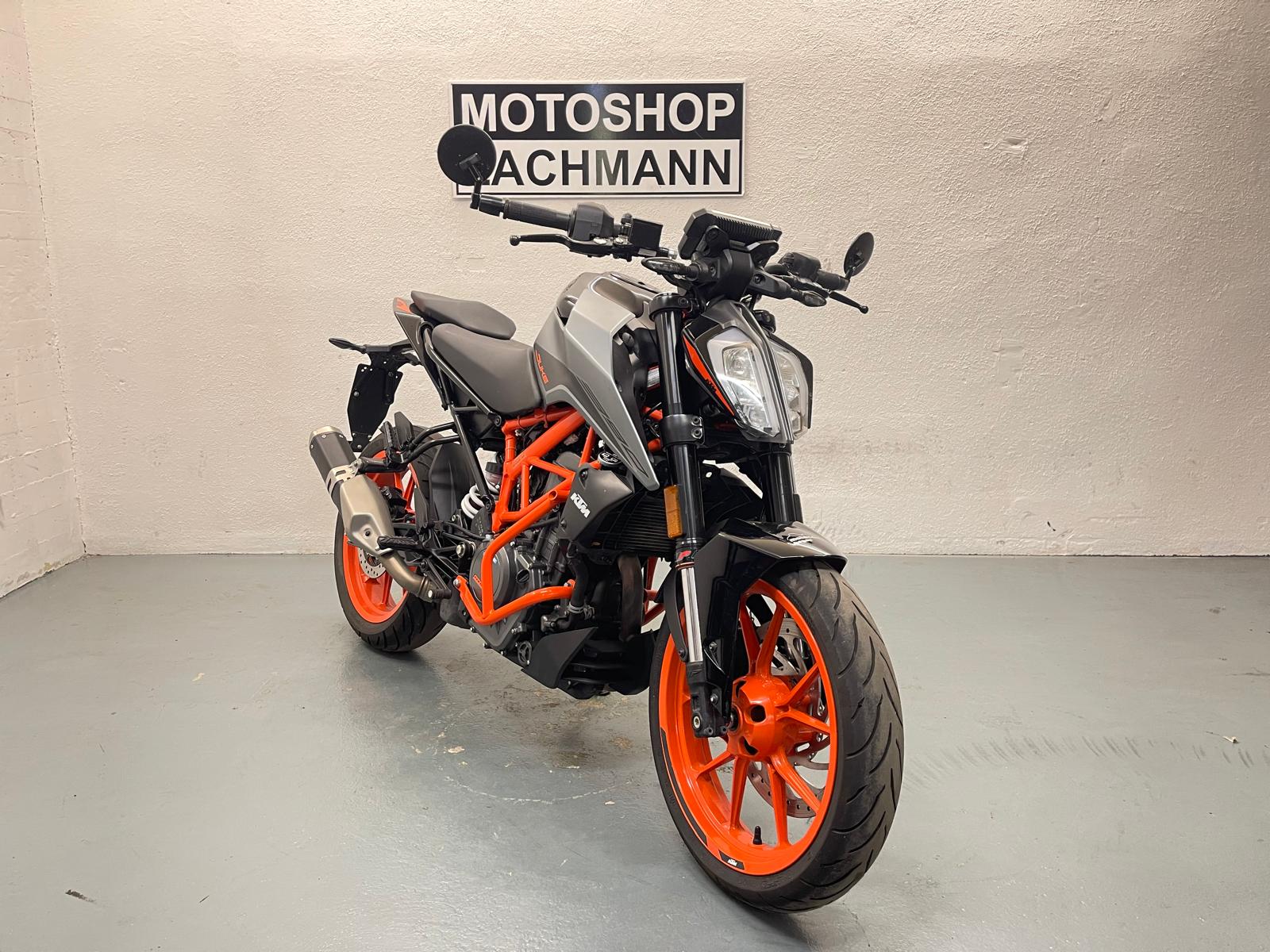 KTM 390 Duke-showroom-element-1