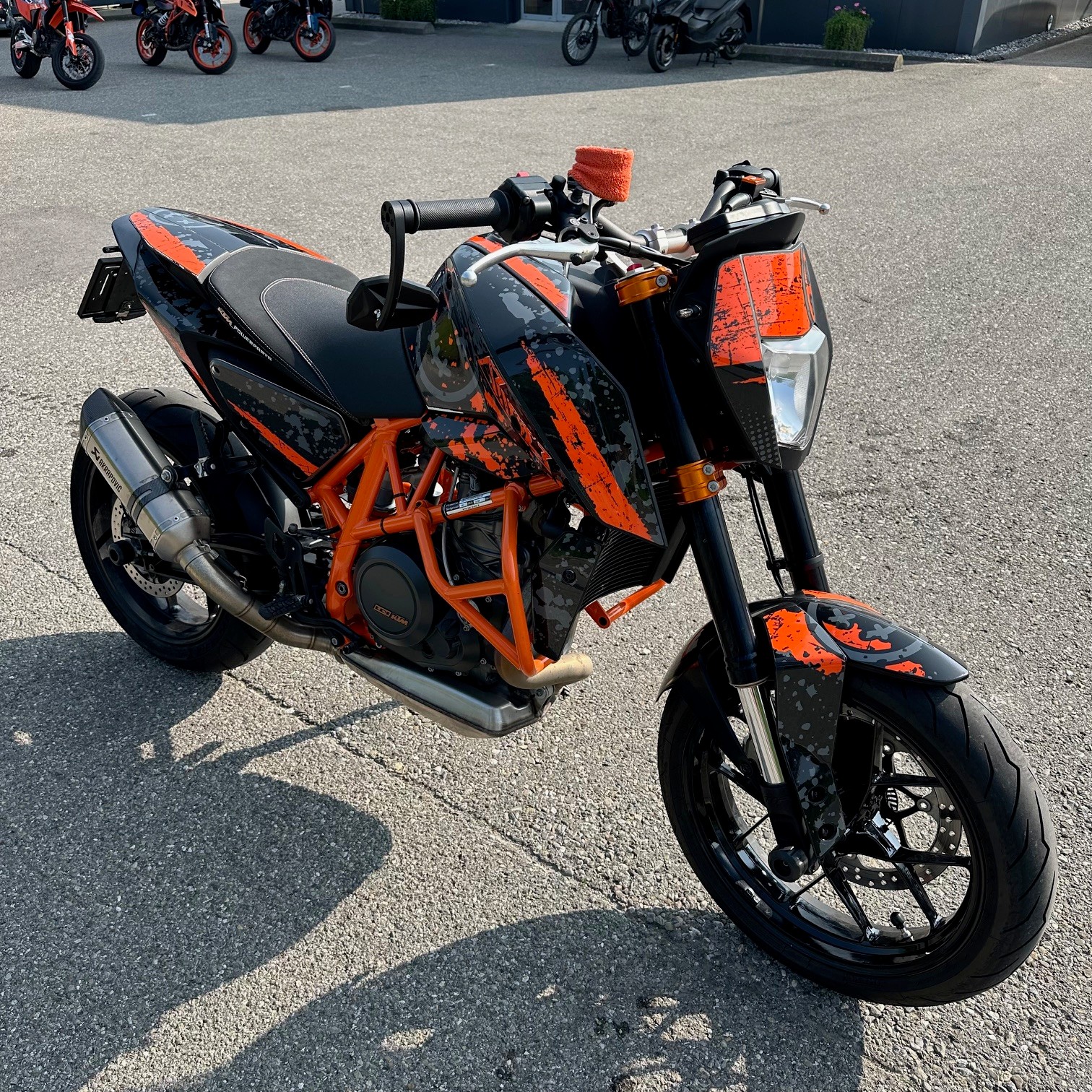 KTM 690 Duke R ABS-showroom-element-1
