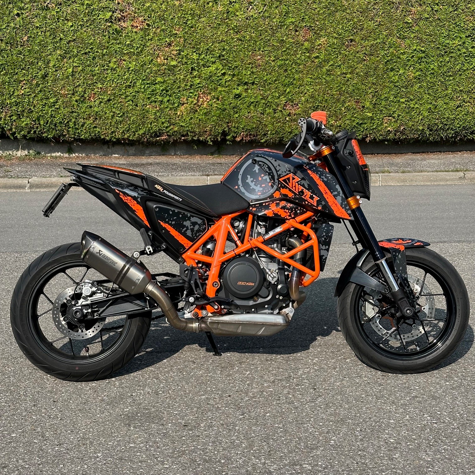 KTM 690 Duke R ABS-showroom-element-2