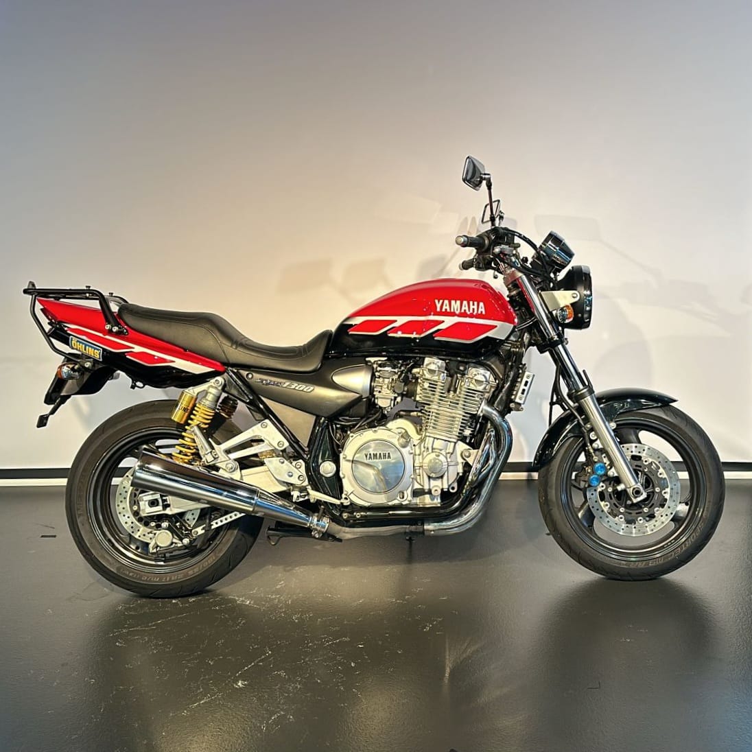 YAMAHA XJR 1300-showroom-element-3