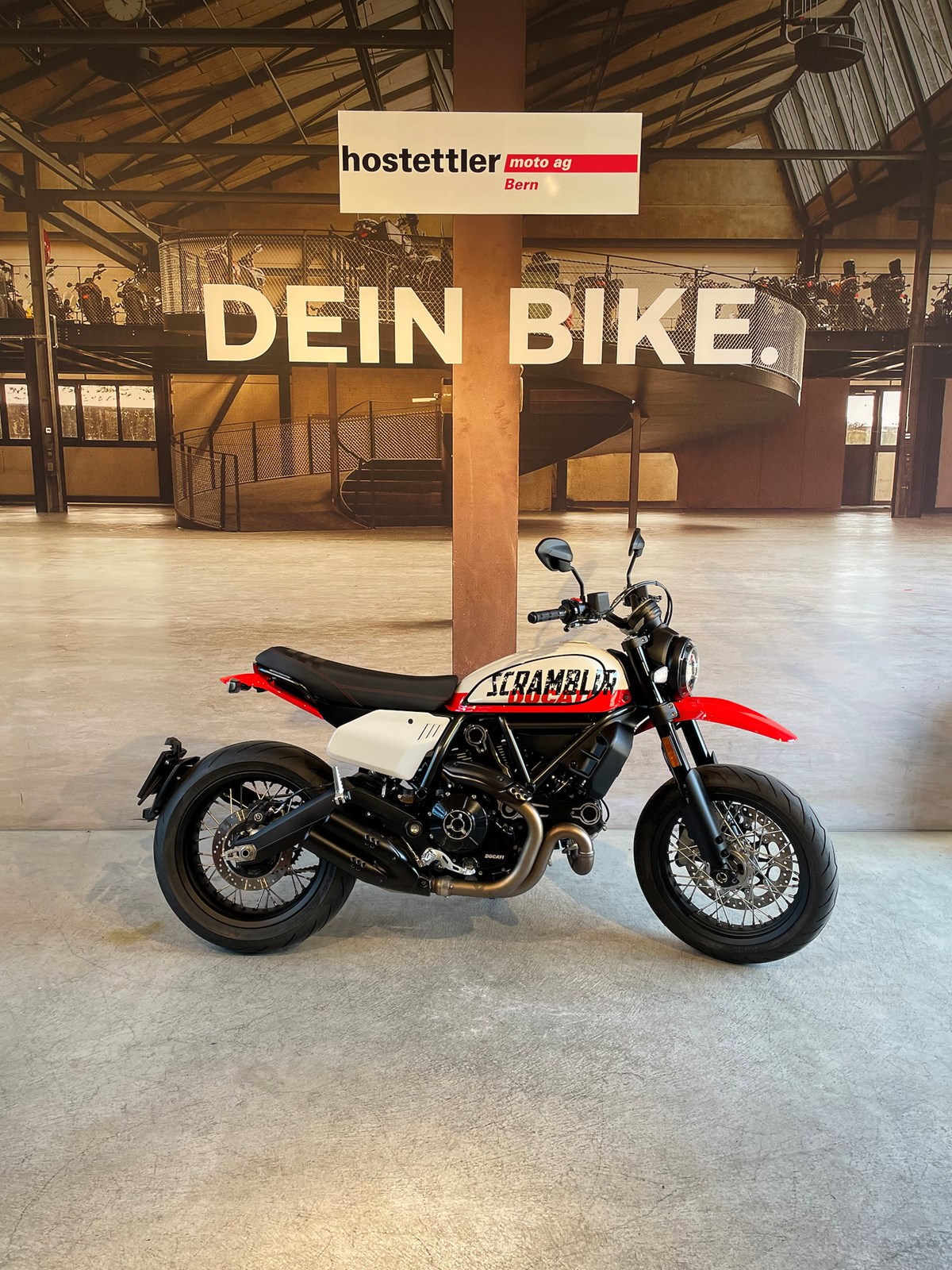 DUCATI SCRAMBLER URBAN MOTARD Urban Motard-showroom-element-1