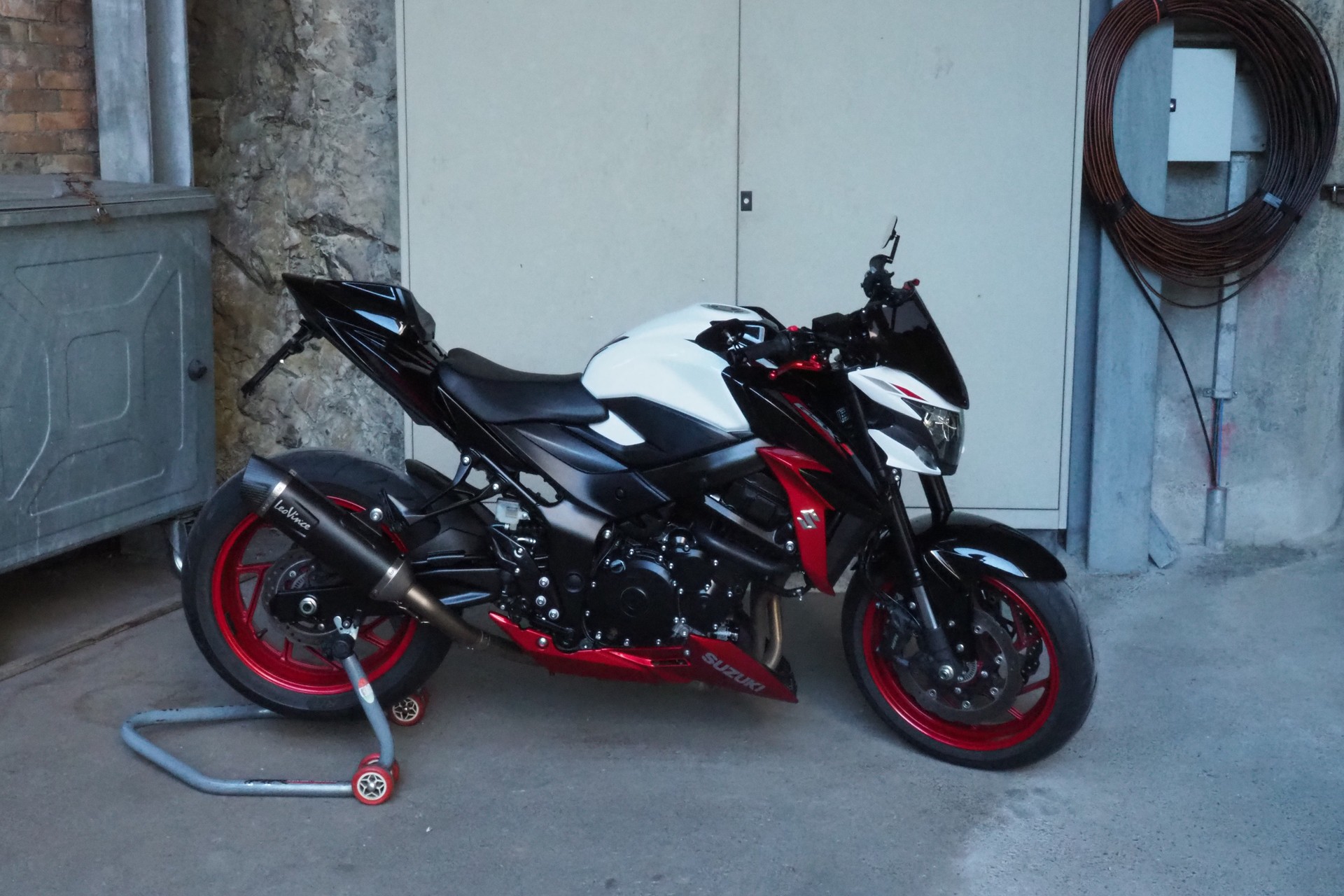 SUZUKI GSX-S 750 ABS-showroom-element-2