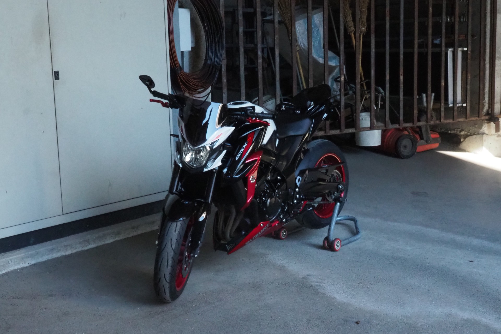 SUZUKI GSX-S 750 ABS-showroom-element-1