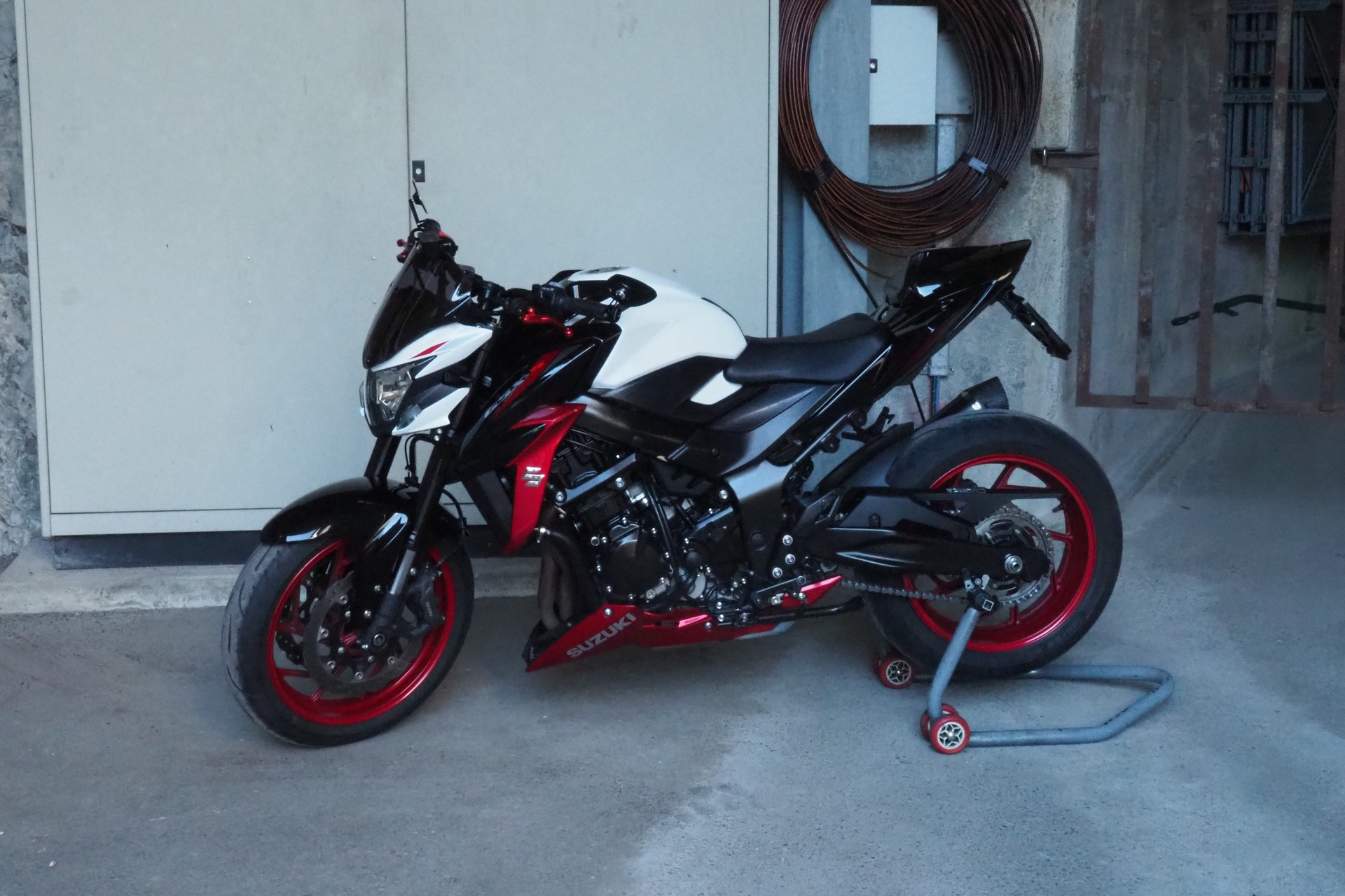 SUZUKI GSX-S 750 ABS-showroom-element-3