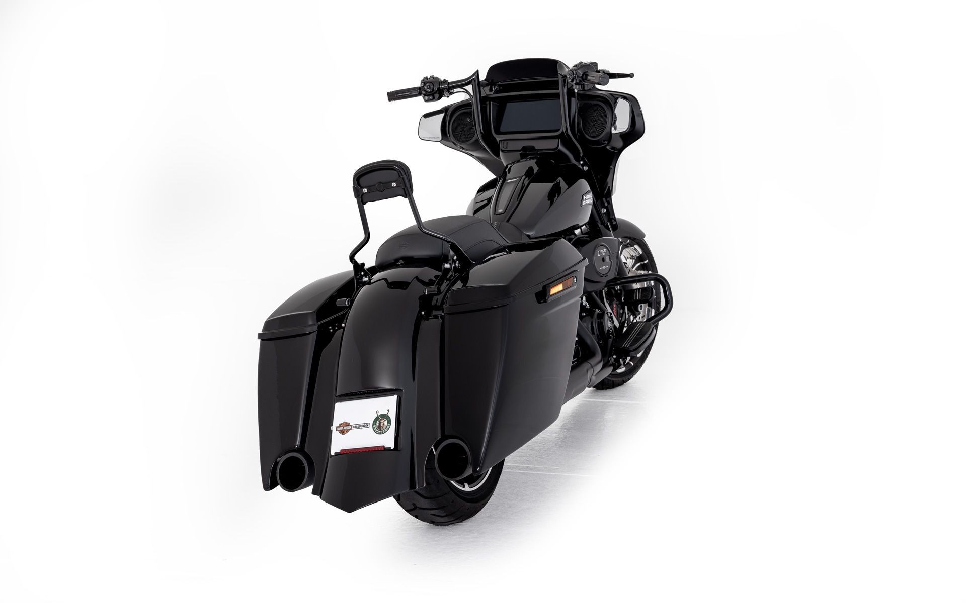 HARLEY-DAVIDSON FLHX Street Glide Black Finish 117-showroom-element-3