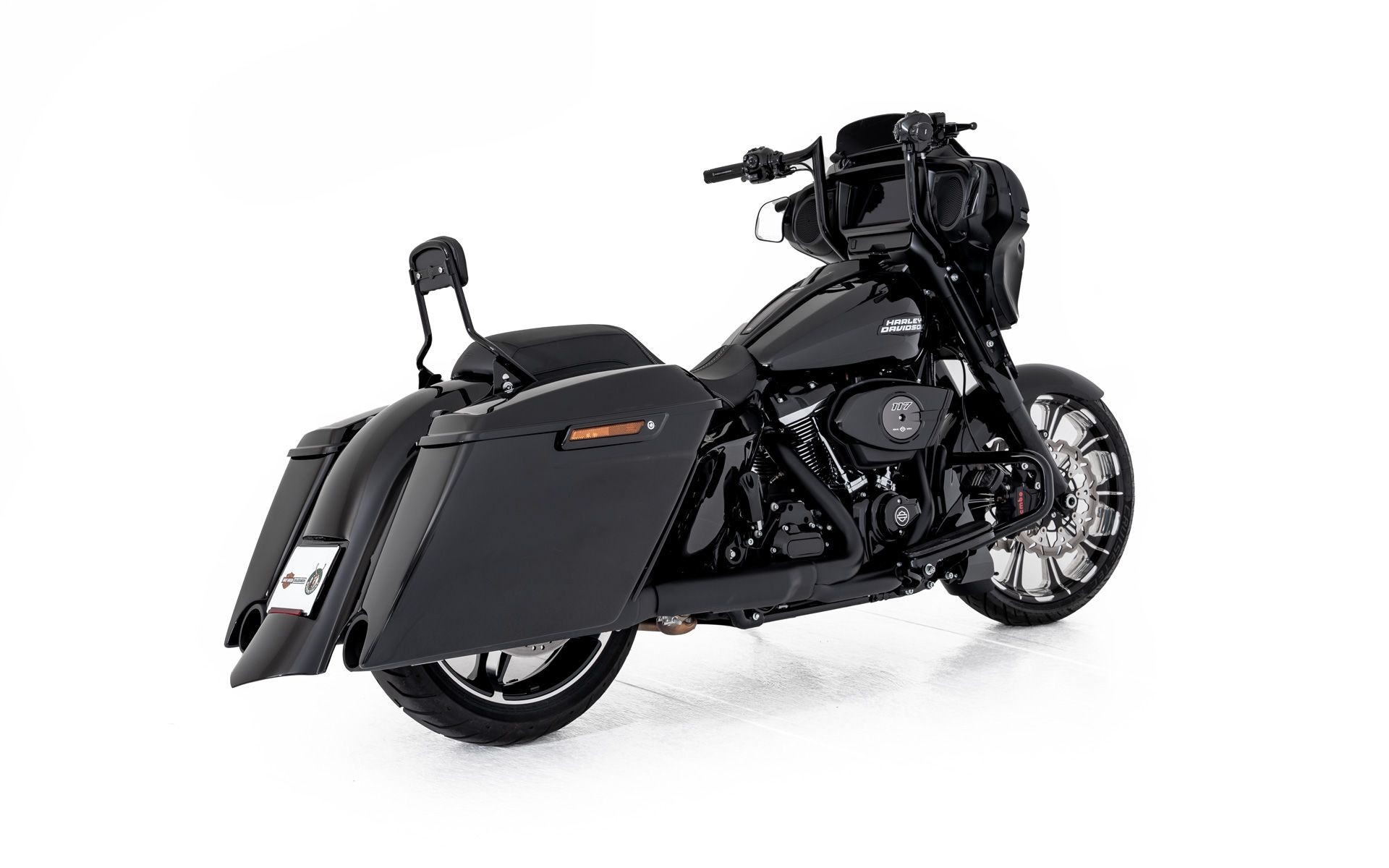 HARLEY-DAVIDSON FLHX Street Glide Black Finish 117-showroom-element-2