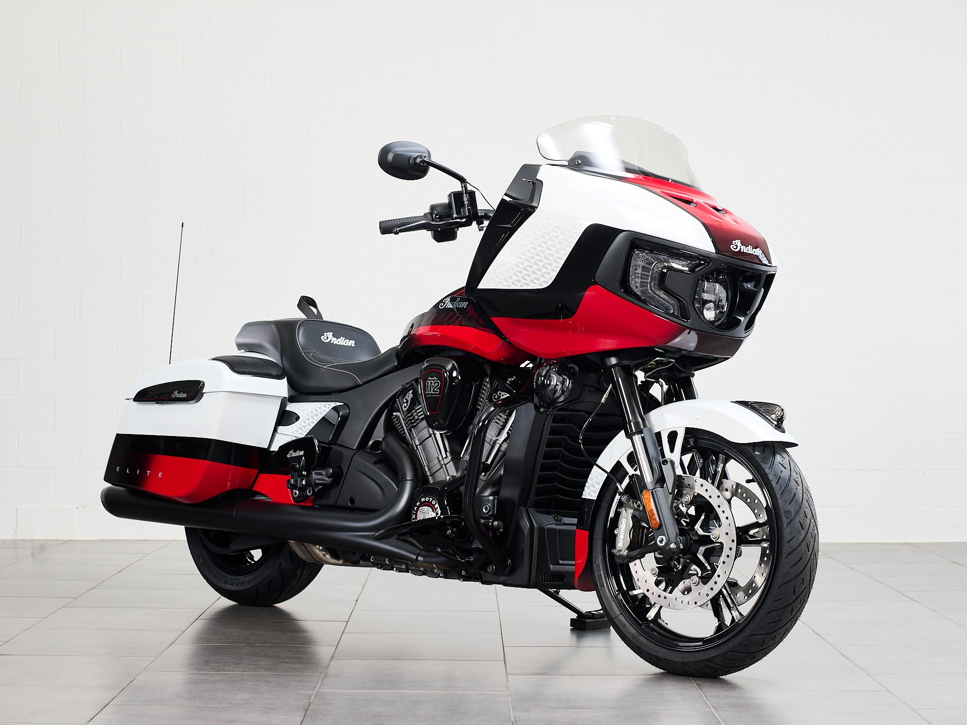 INDIAN Challenger Elite 2025-showroom-element-1