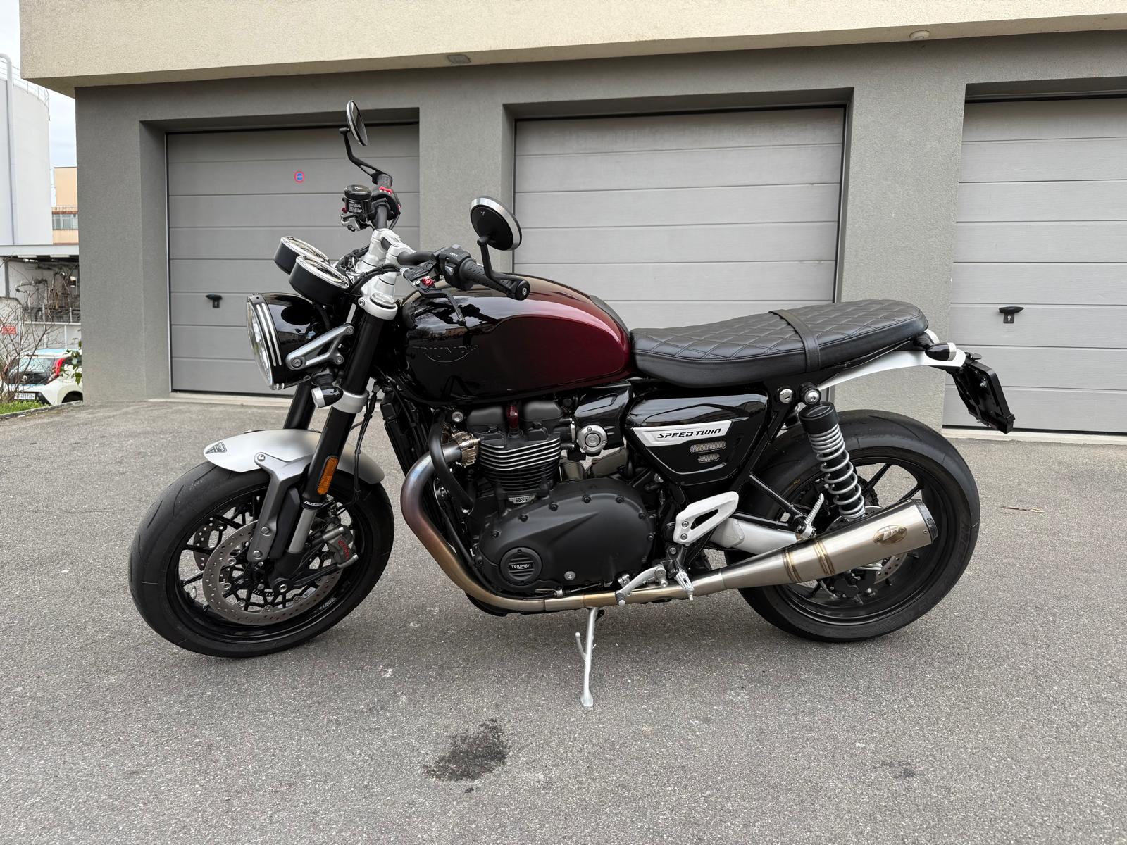 TRIUMPH Speed Twin 1200 Breitling Edition-showroom-element-2