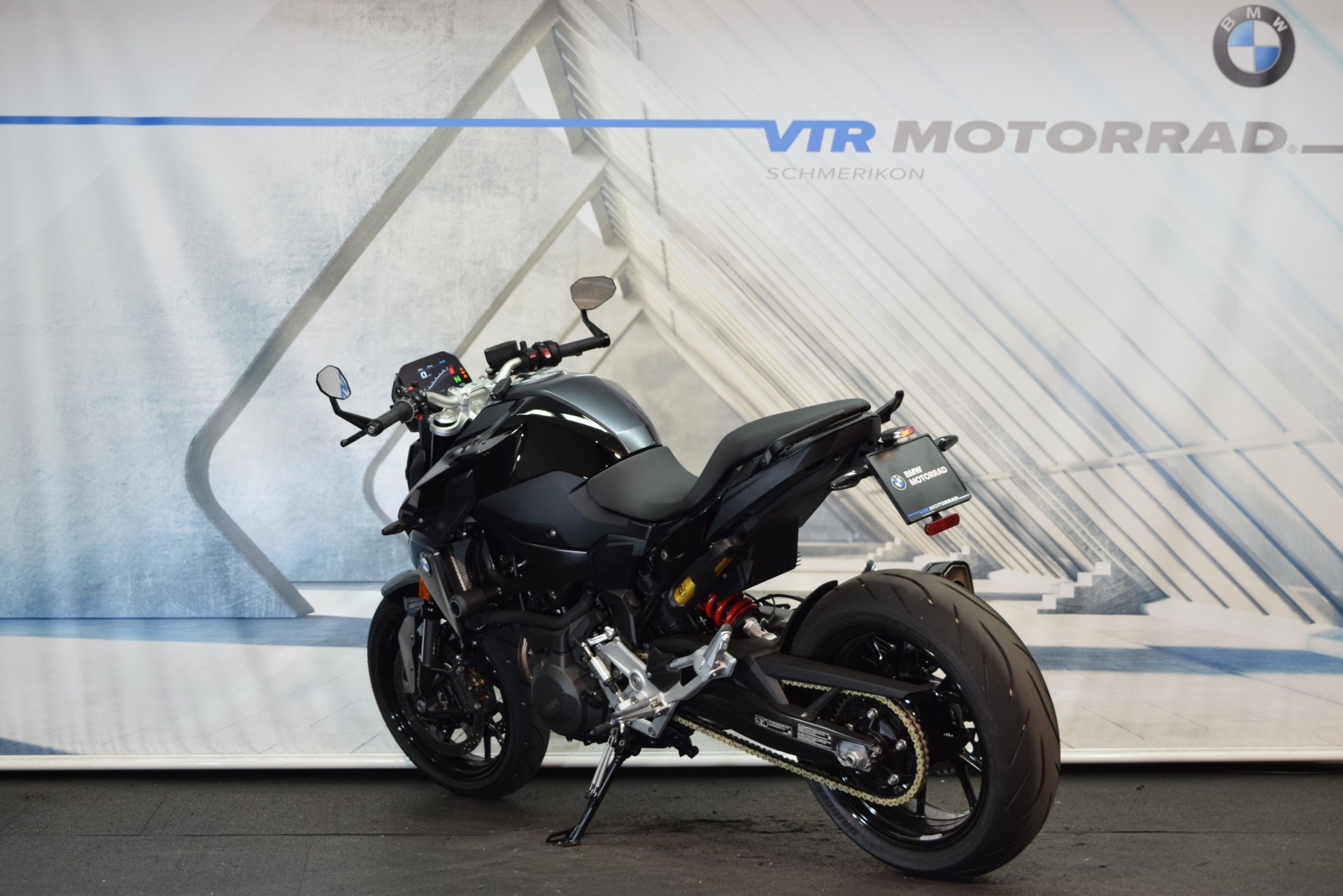 BMW F 900 R Triple Black Inkl. MIVV, Kurzheck & Lenkerendspiegel-image-3