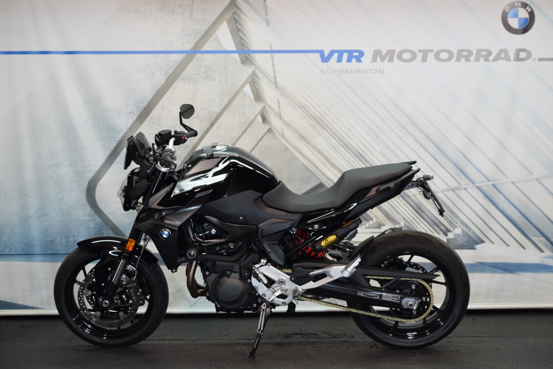 BMW F 900 R Triple Black Inkl. MIVV, Kurzheck & Lenkerendspiegel-image-4