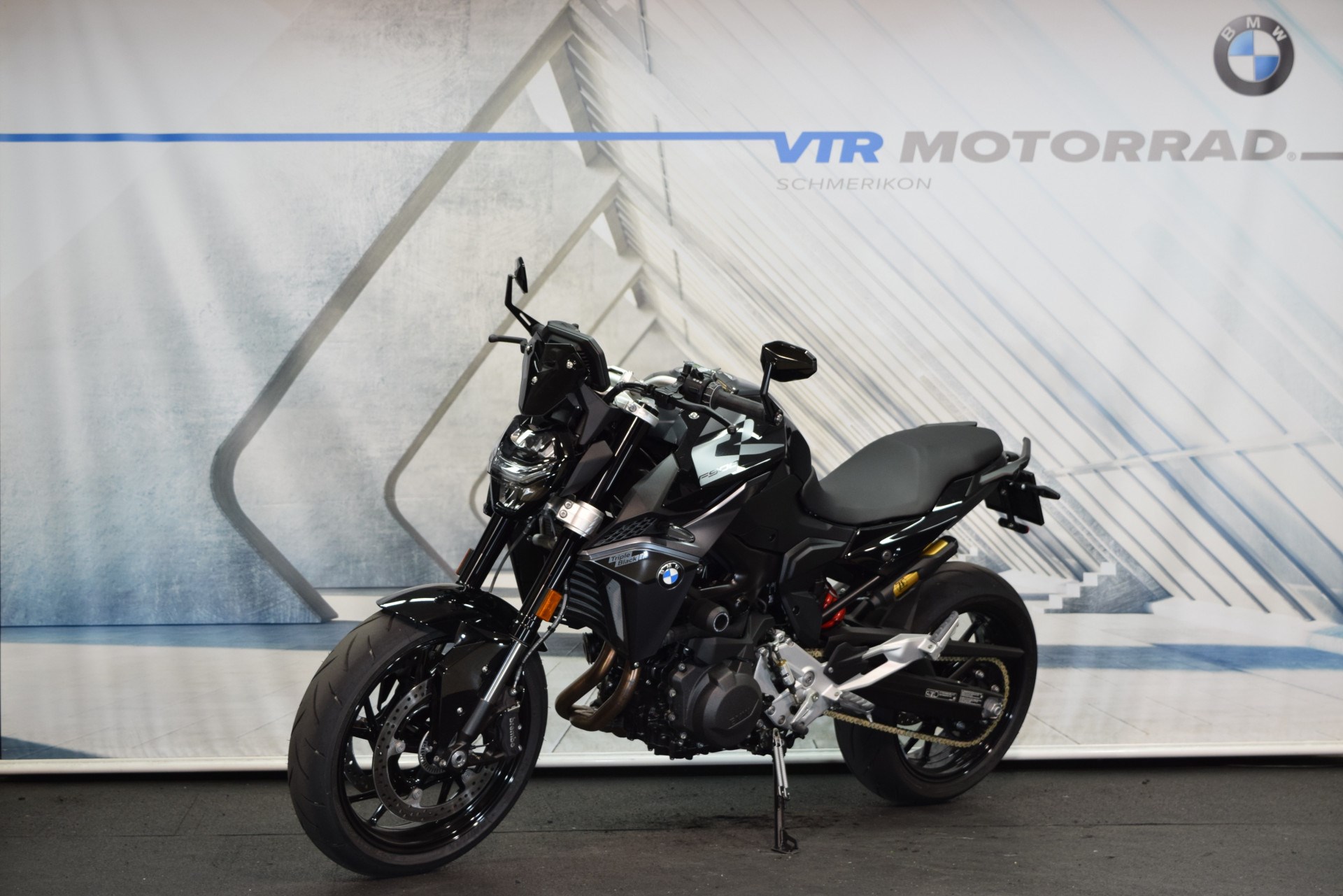 BMW F 900 R Triple Black Inkl. MIVV, Kurzheck & Lenkerendspiegel-image-5